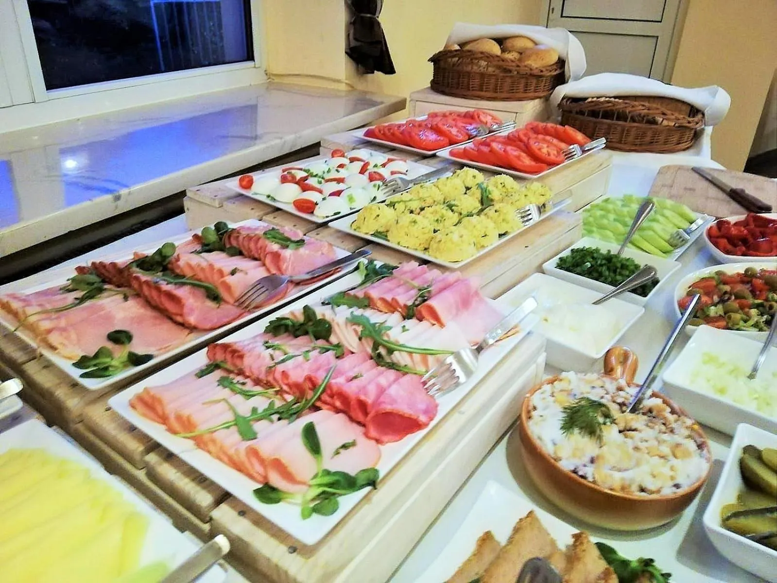 Breakfast in Hotel TIREST