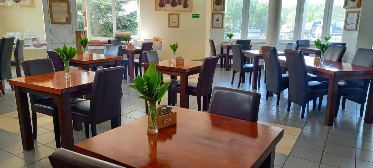 Restaurant/places to eat in Hotel TIREST