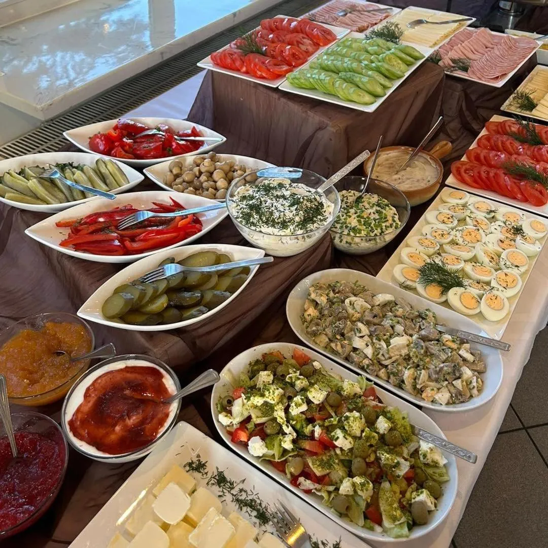 Buffet breakfast in Hotel TIREST