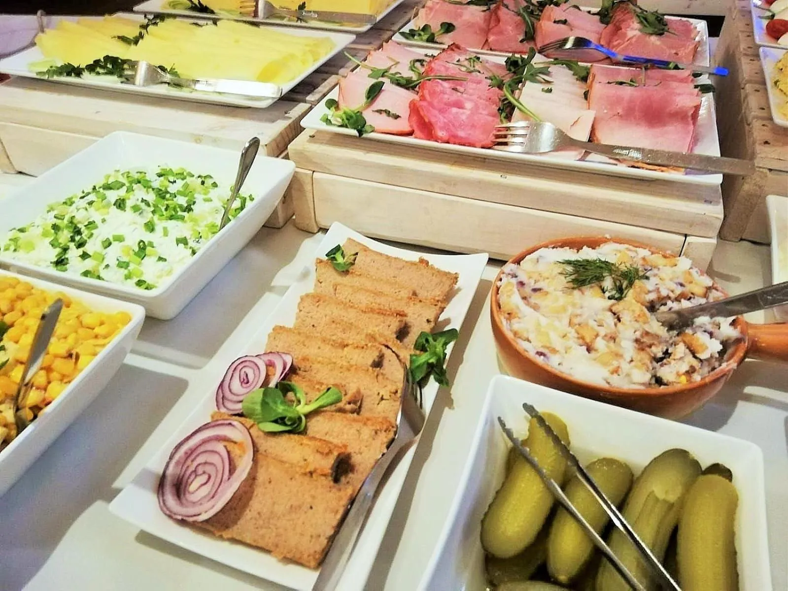 Breakfast in Hotel TIREST