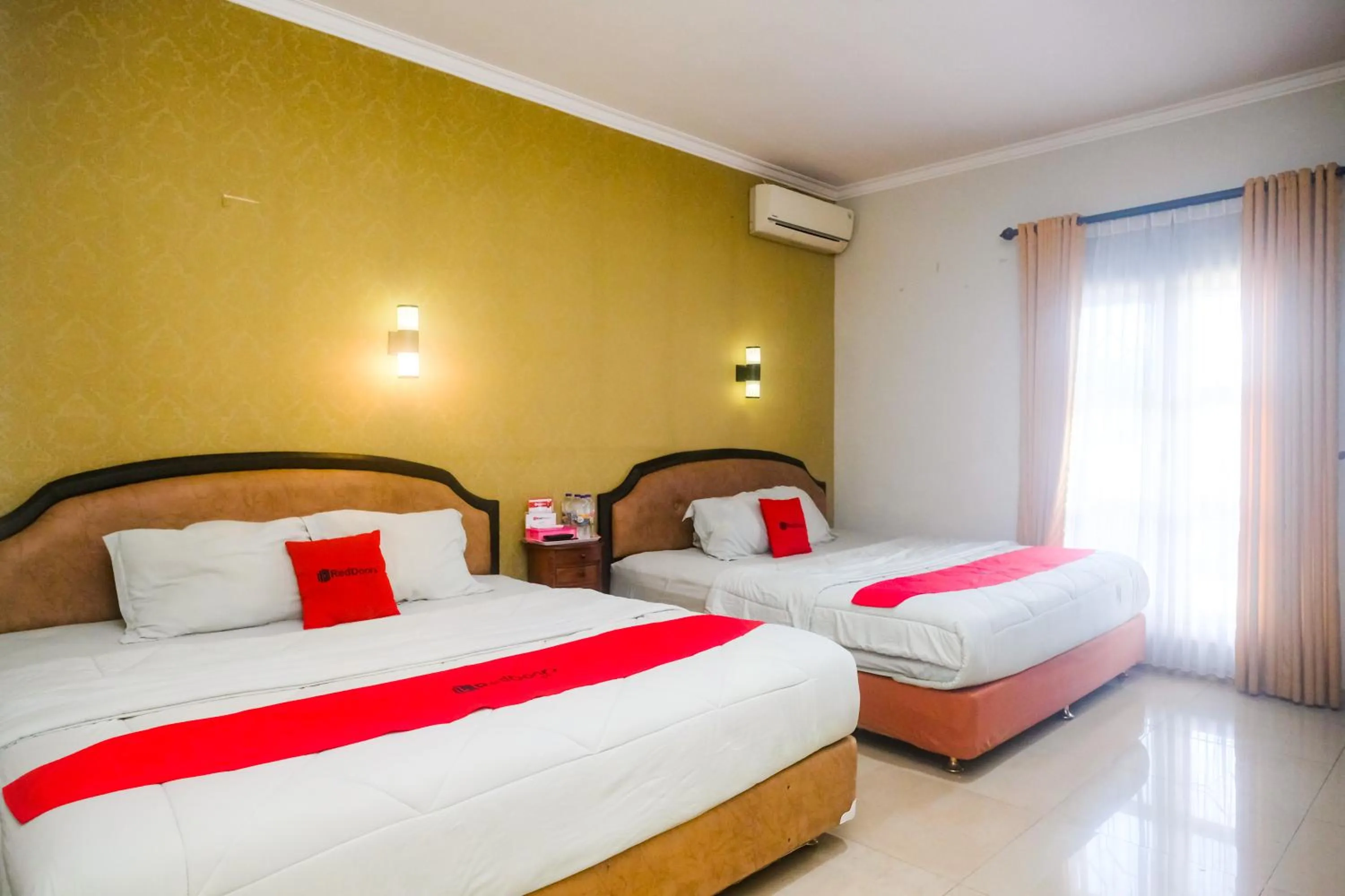 Bedroom, Bed in RedDoorz Plus near Adisucipto Airport 2