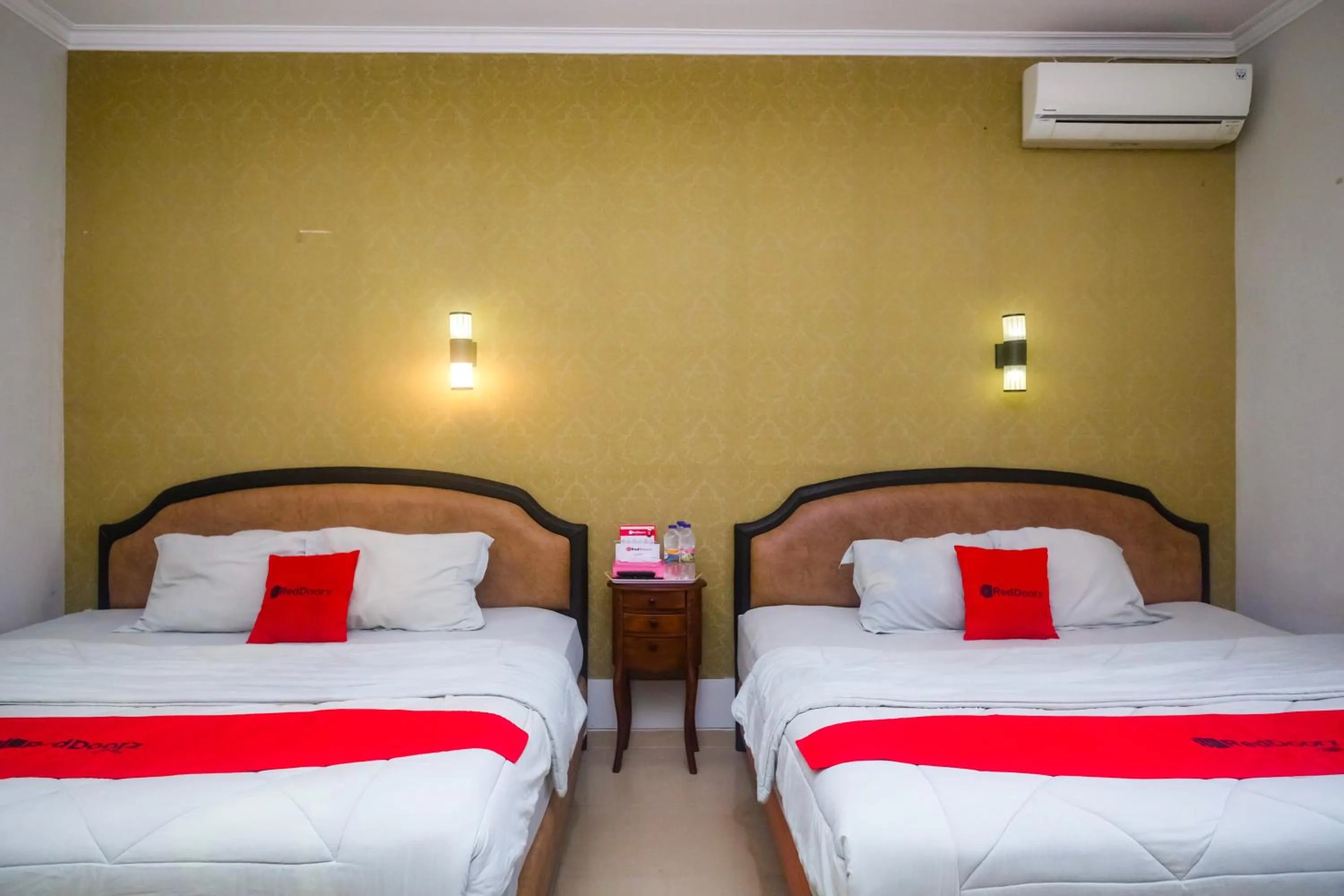 Bedroom, Bed in RedDoorz Plus near Adisucipto Airport 2