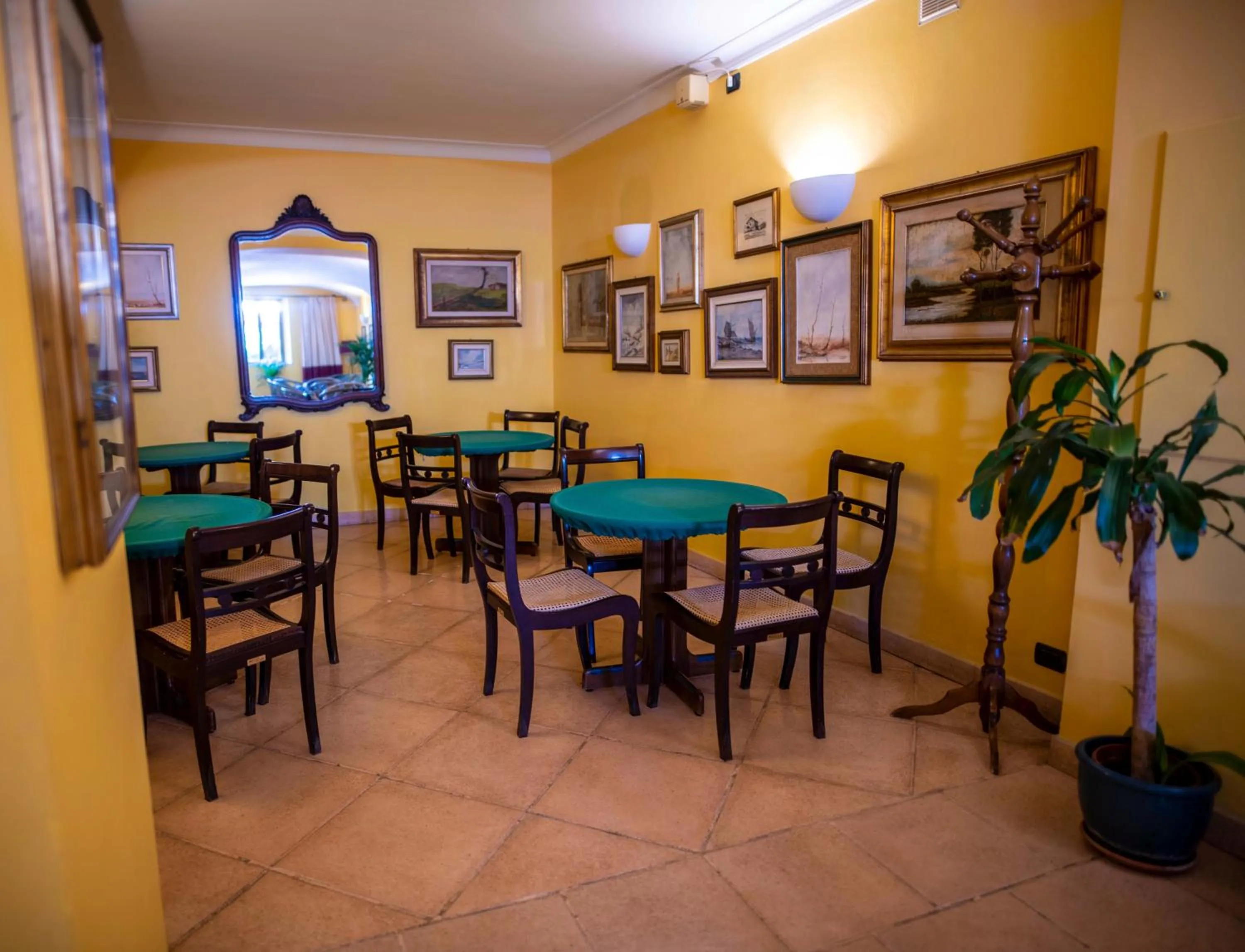 Communal lounge/ TV room in Hotel Miranda