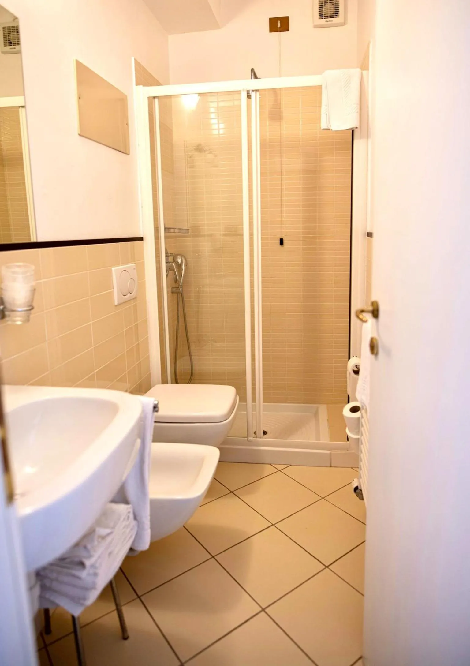 Shower in Hotel Miranda