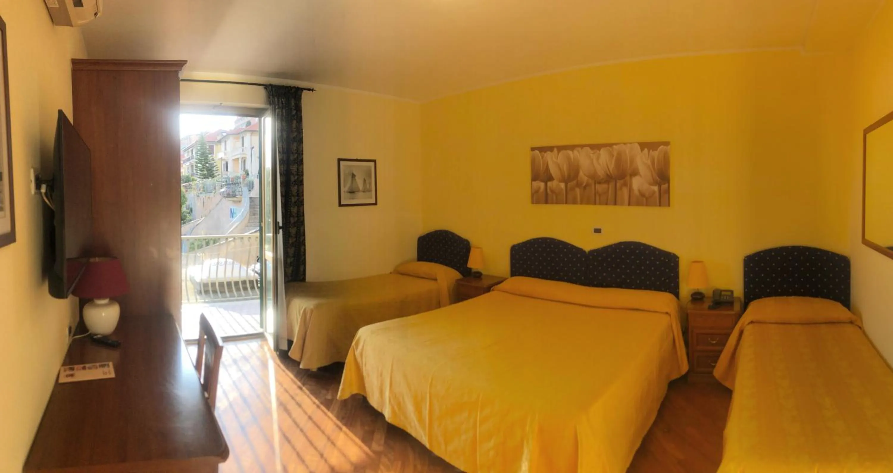 Photo of the whole room, Bed in Hotel Miranda