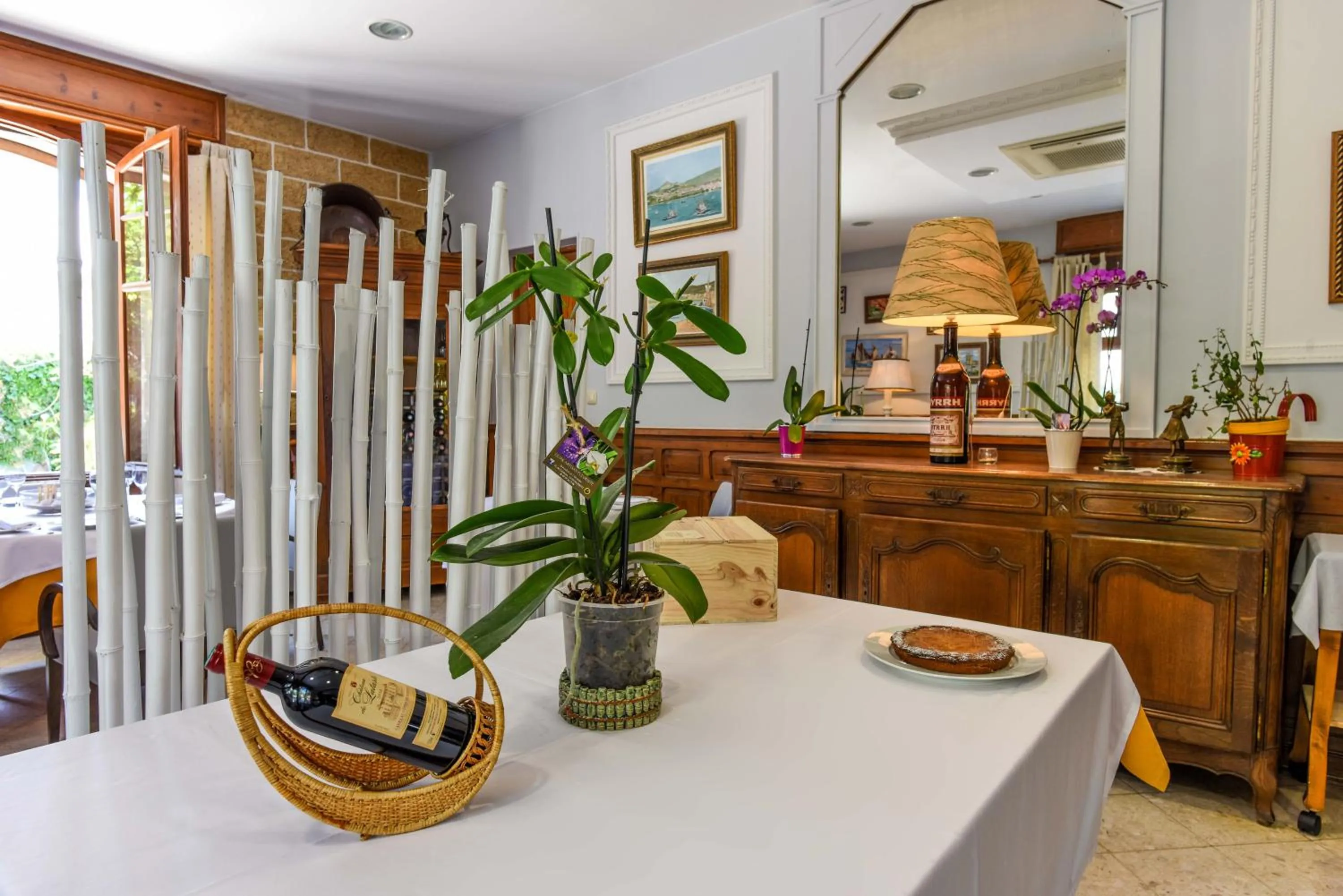 Dining area in Logis Hotel & Restaurant Bergeret Sport