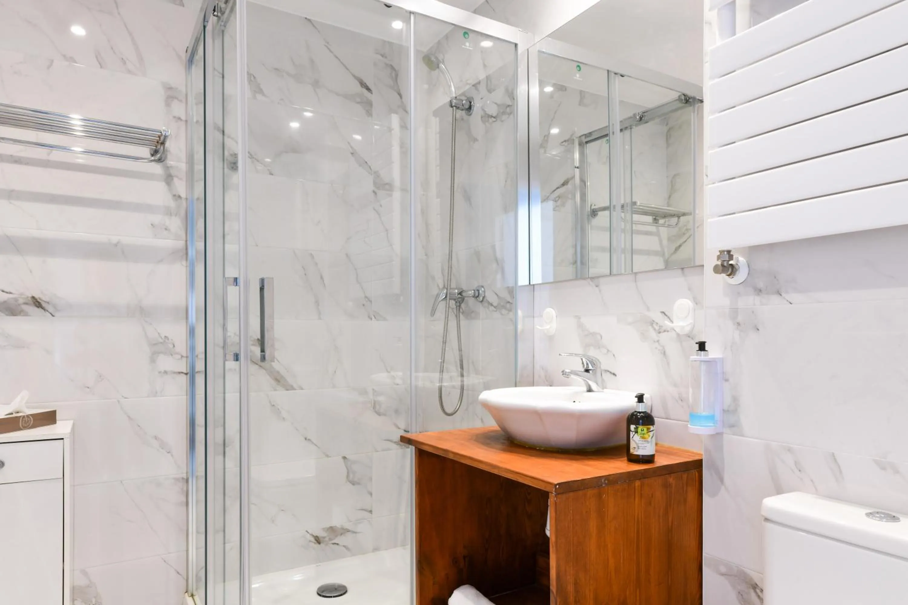 Shower in Logis Hotel & Restaurant Bergeret Sport