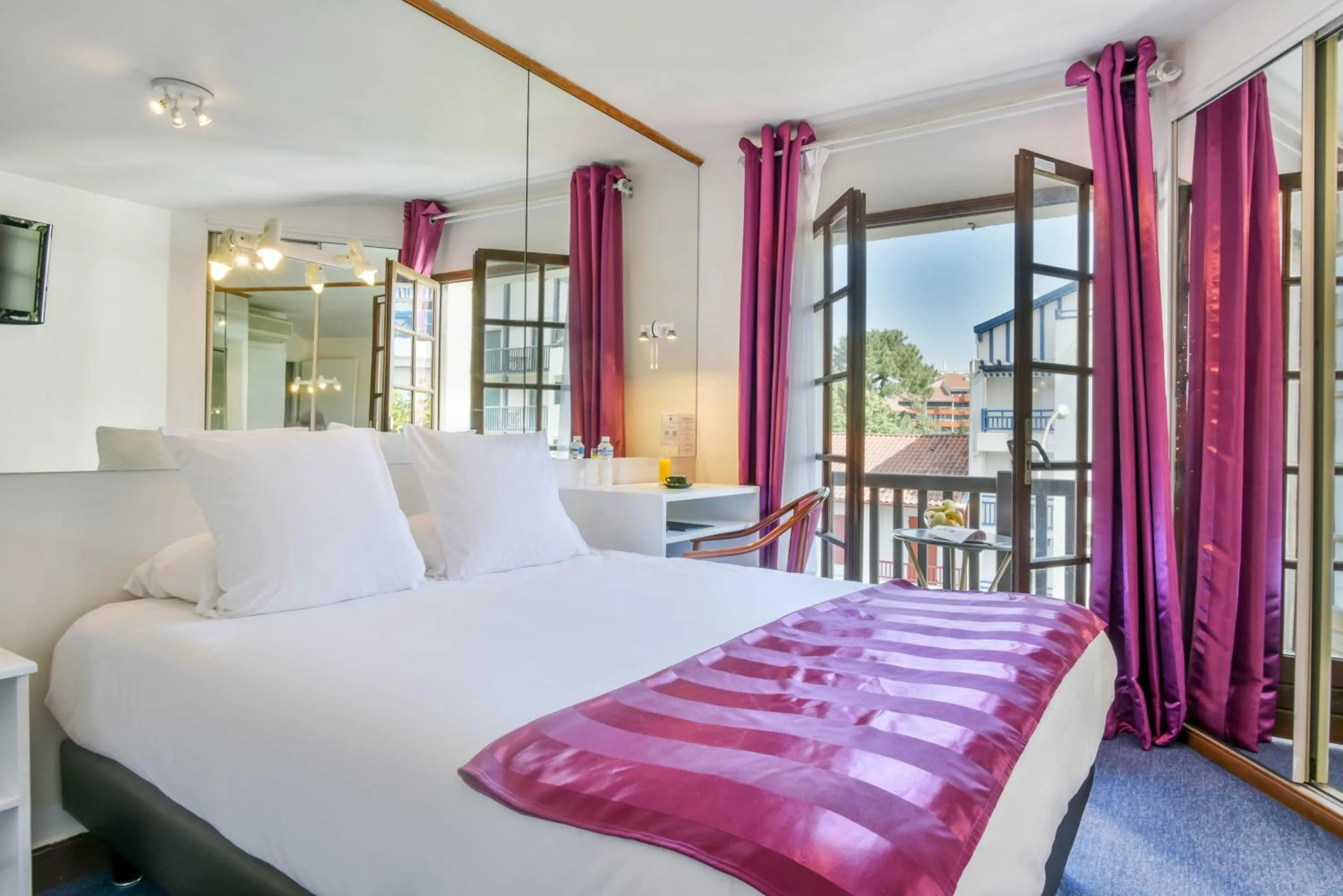 Bedroom, Bed in Logis Hotel & Restaurant Bergeret Sport