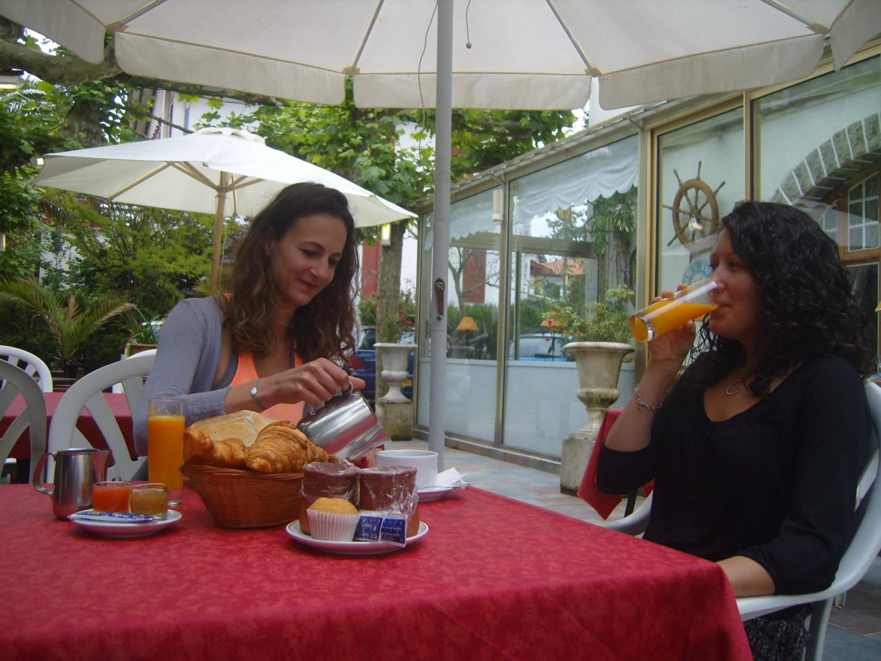 Continental breakfast in Logis Hotel & Restaurant Bergeret Sport