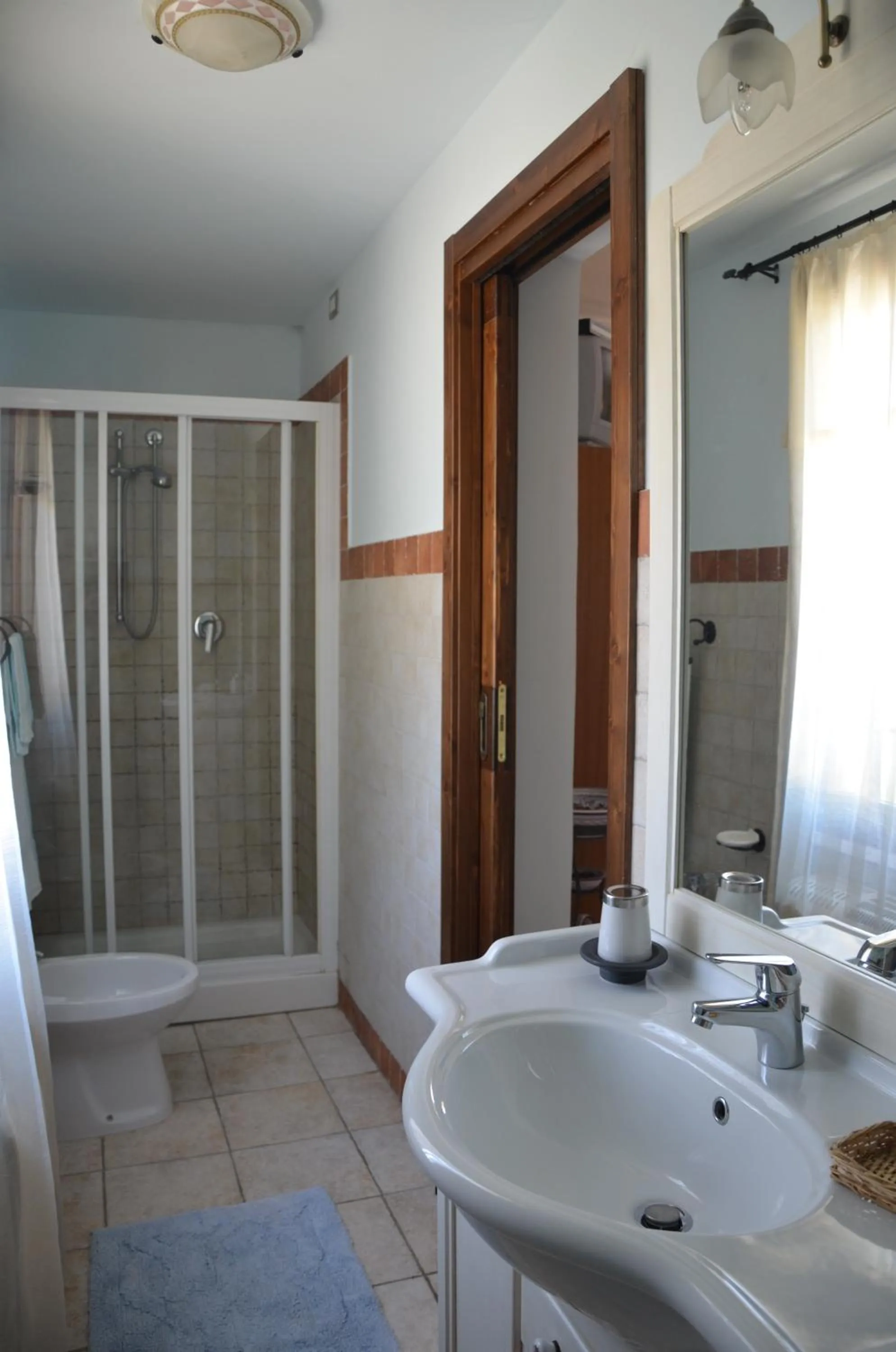 Shower in B&B La Terrazza Del Subasio