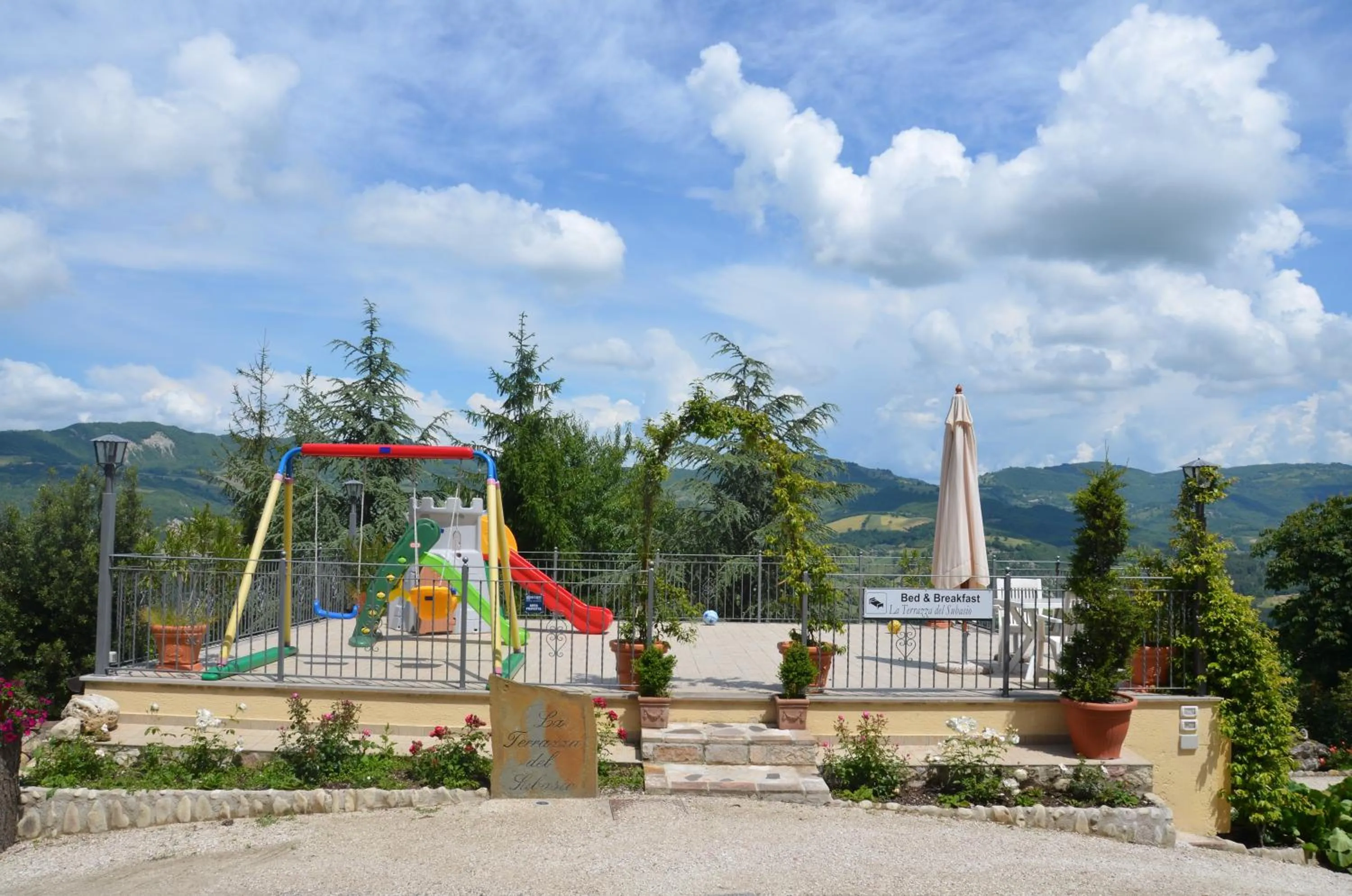 Children play ground in B&B La Terrazza Del Subasio