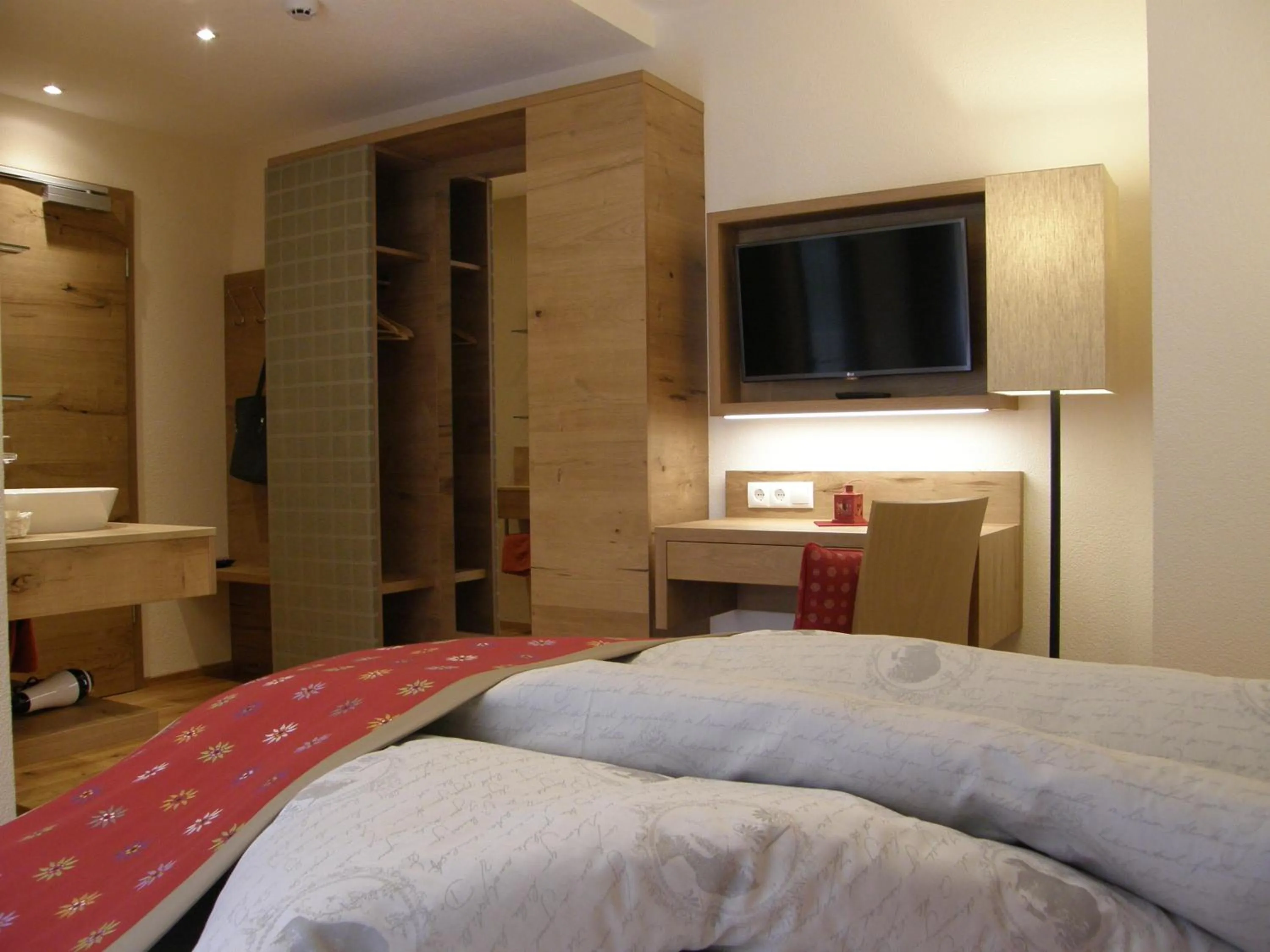 Photo of the whole room, Bed in Sportalm