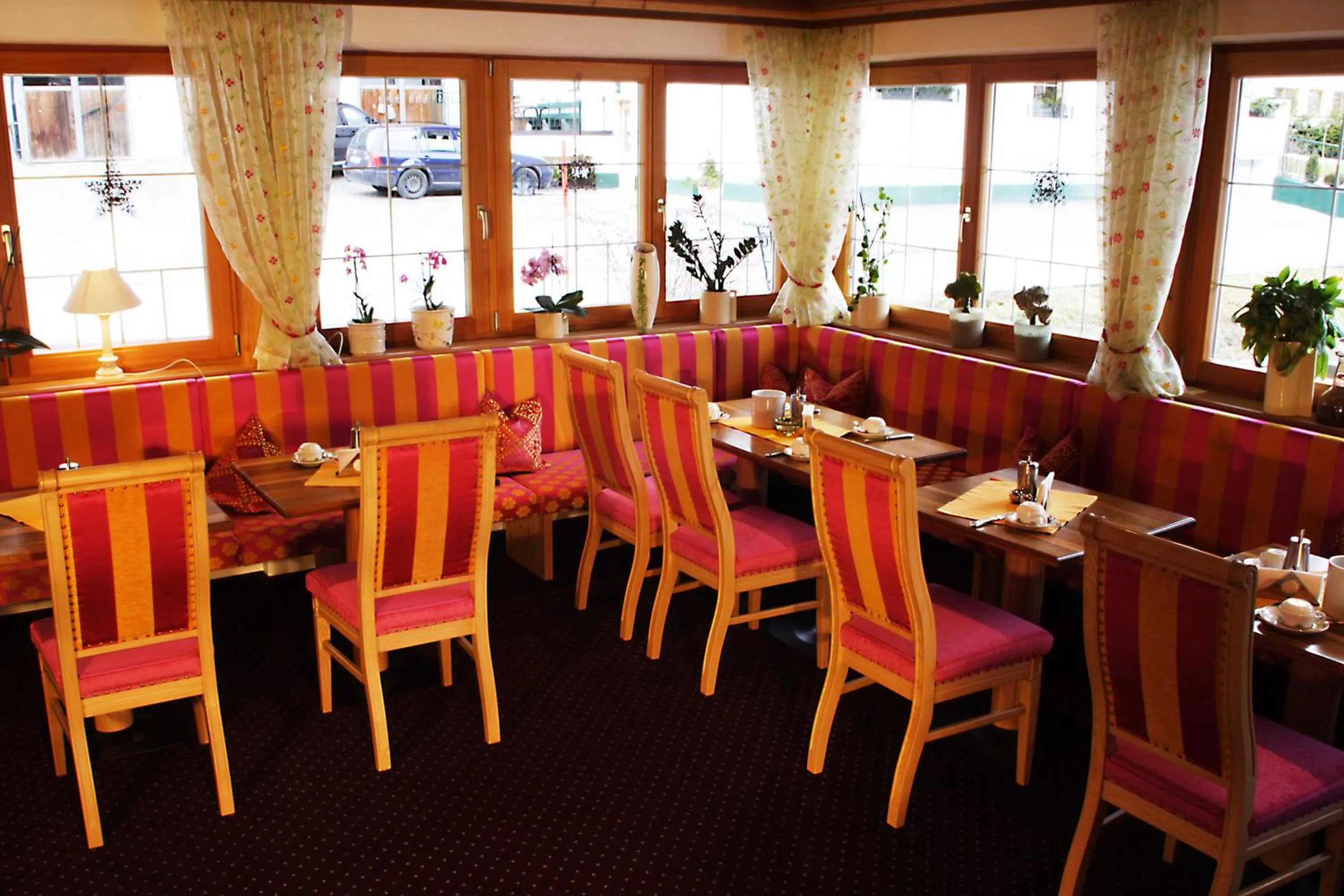 Restaurant/places to eat in Sportalm