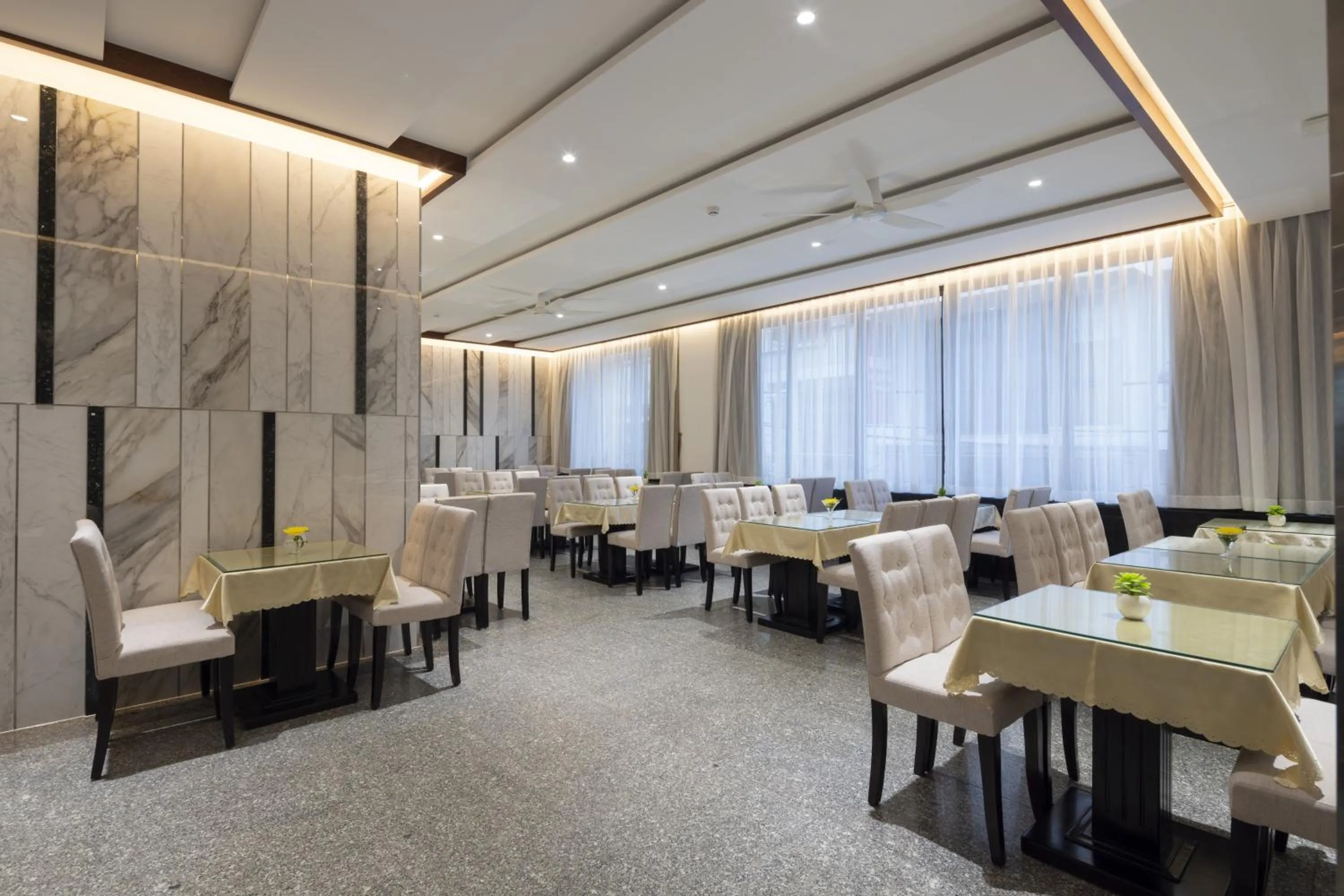 Restaurant/places to eat in The Summer Hotel