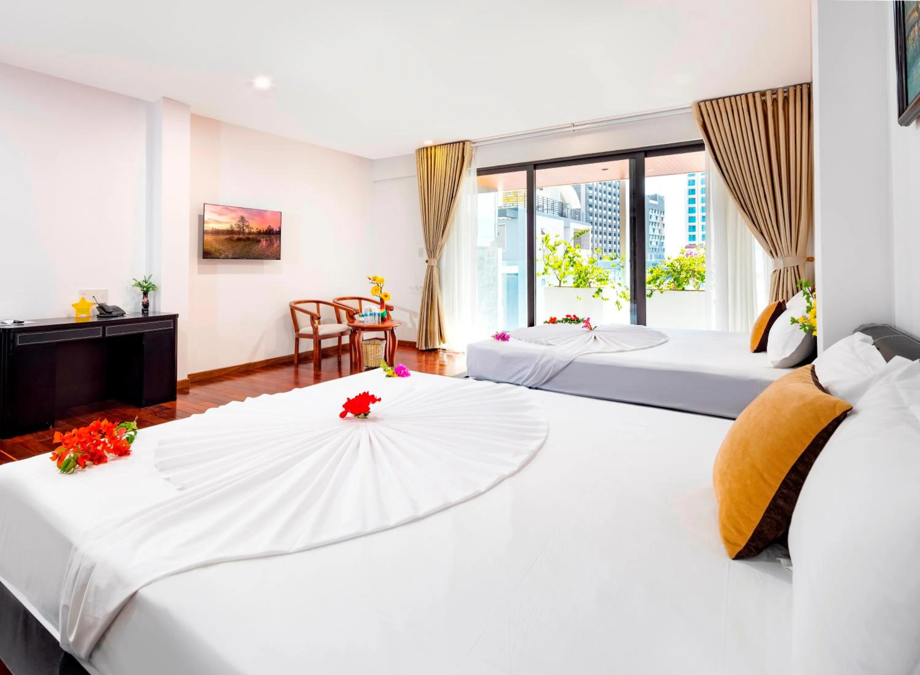 Photo of the whole room, Bed in The Summer Hotel