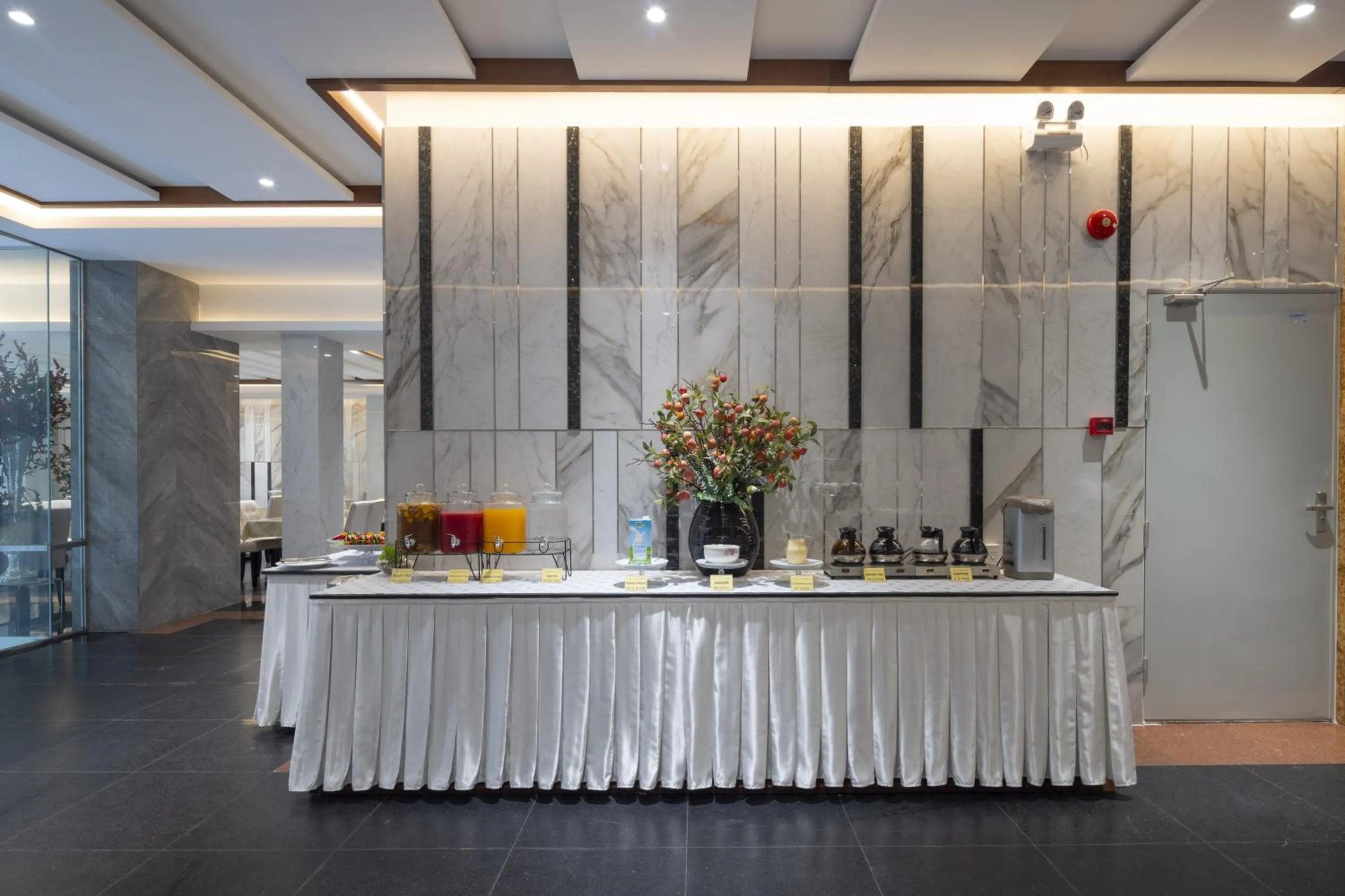 Restaurant/places to eat in The Summer Hotel