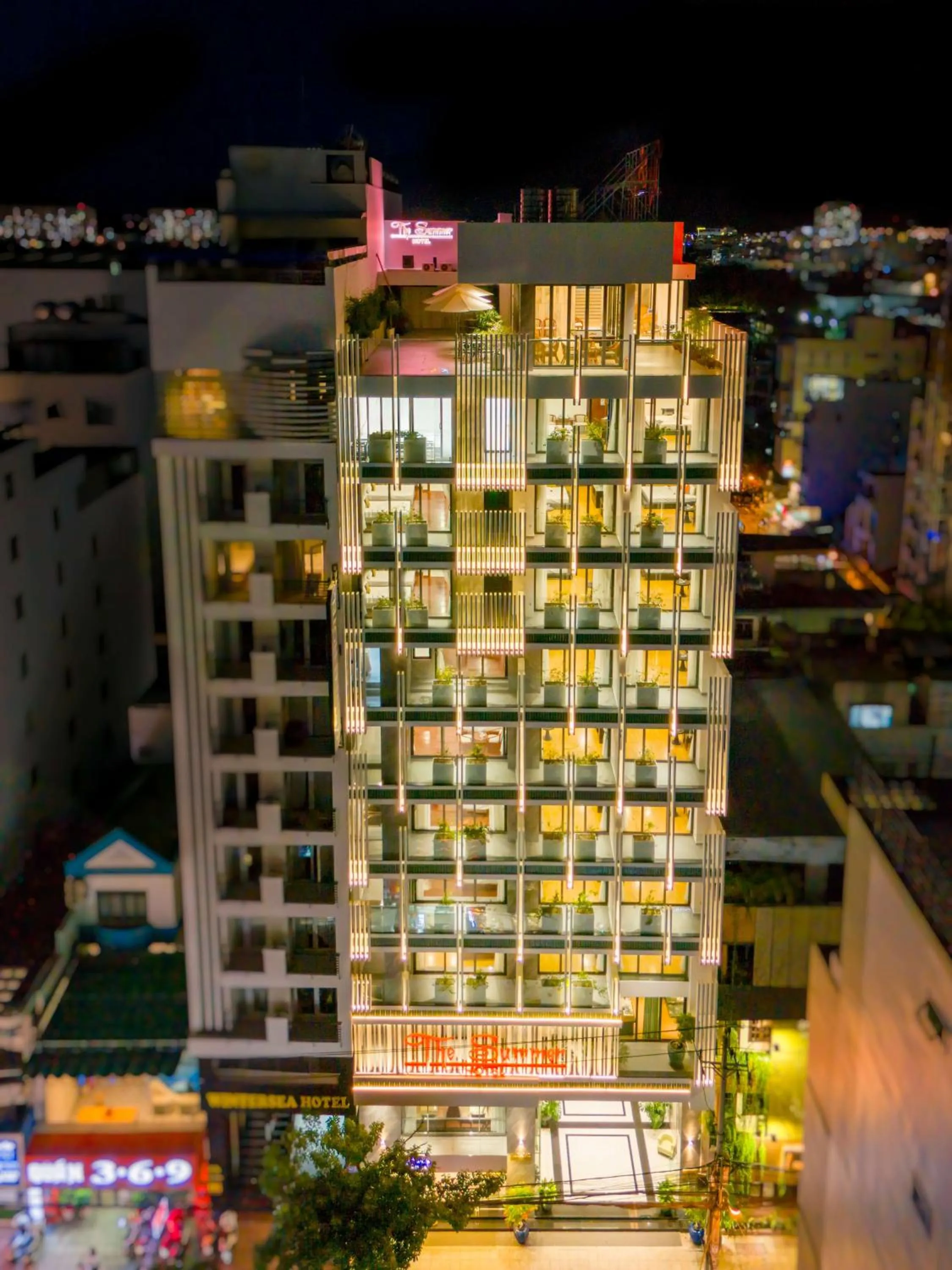 Bird's eye view in The Summer Hotel