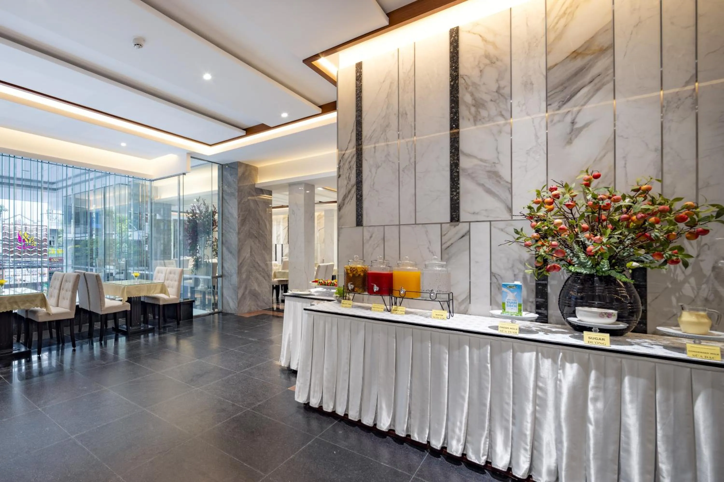 Restaurant/places to eat in The Summer Hotel