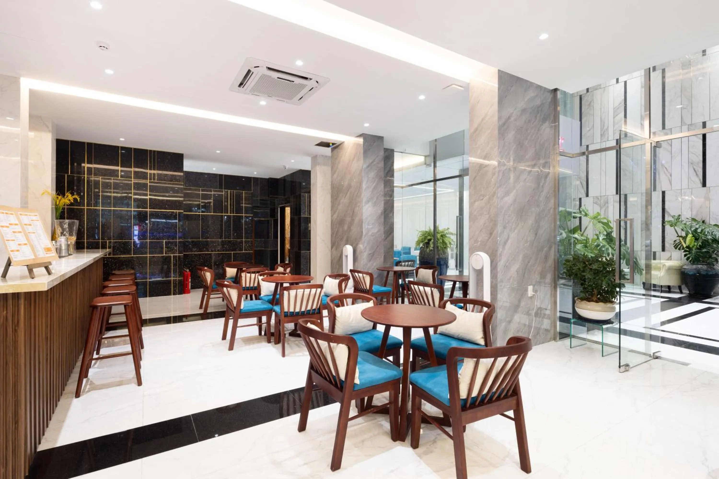 Coffee/tea facilities in The Summer Hotel