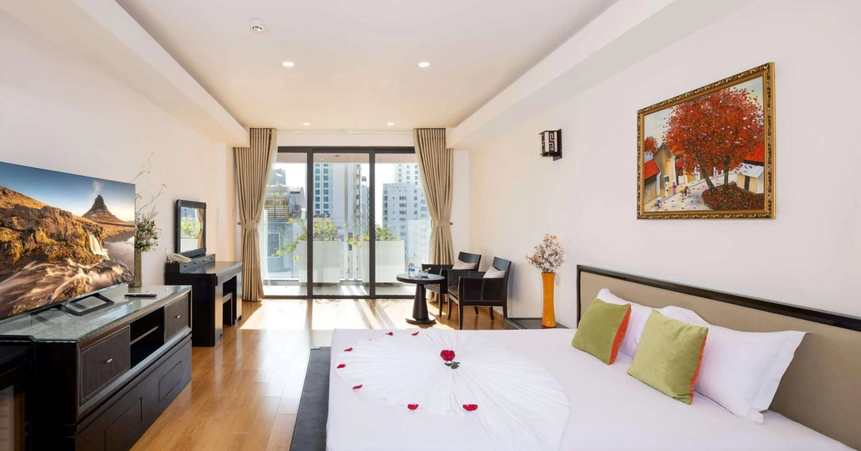 Photo of the whole room, Bed in The Summer Hotel