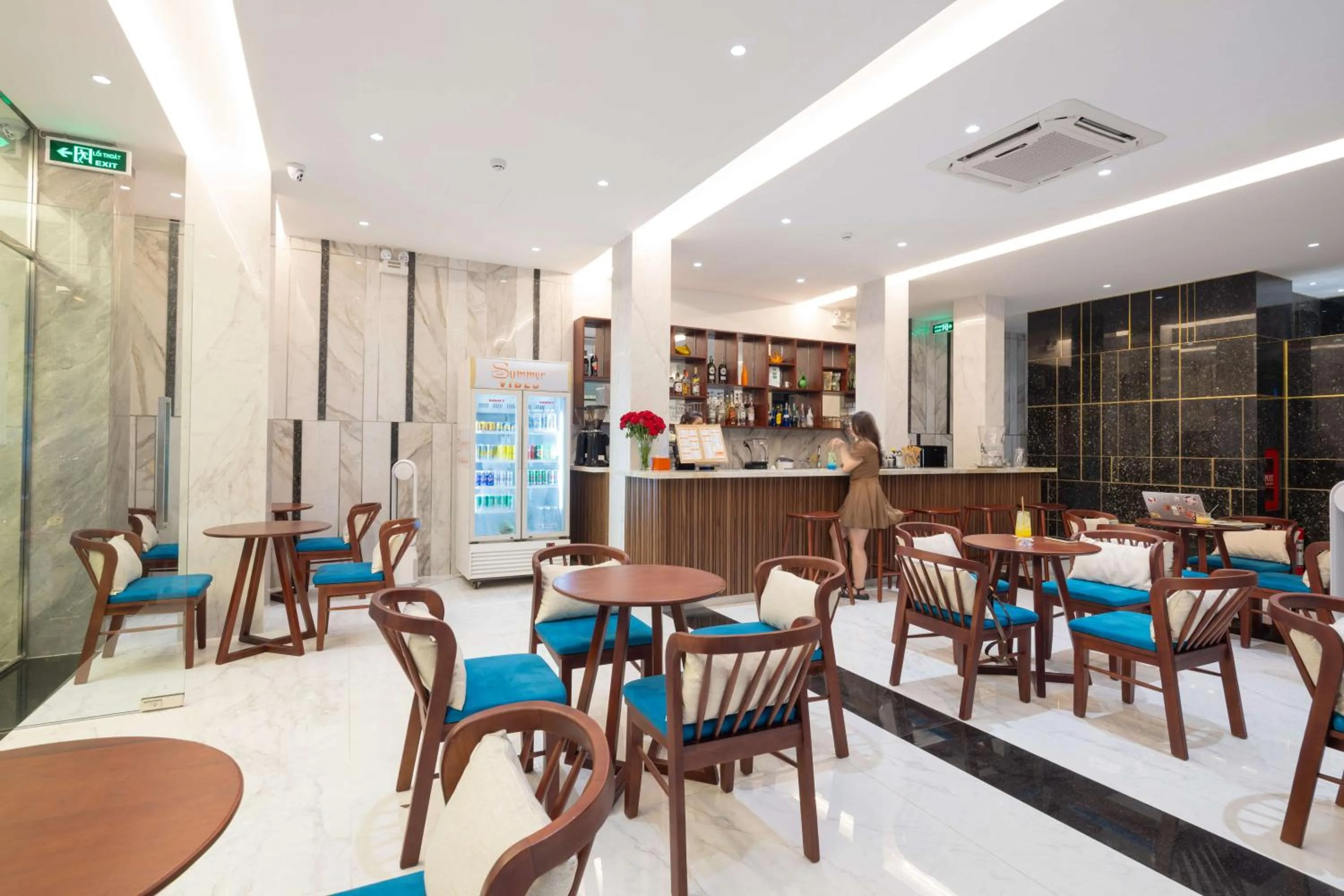 Restaurant/places to eat in The Summer Hotel