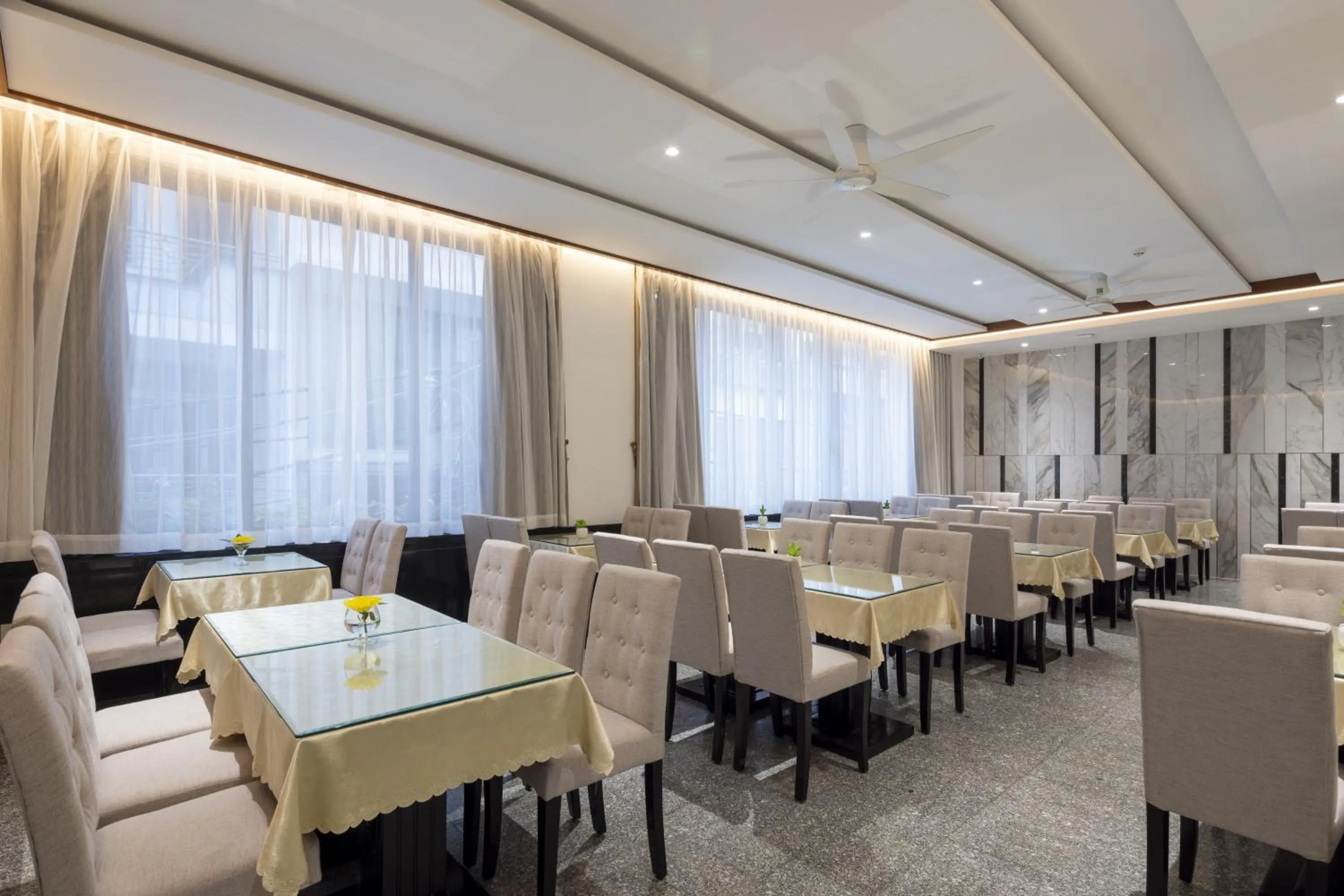 Restaurant/places to eat in The Summer Hotel