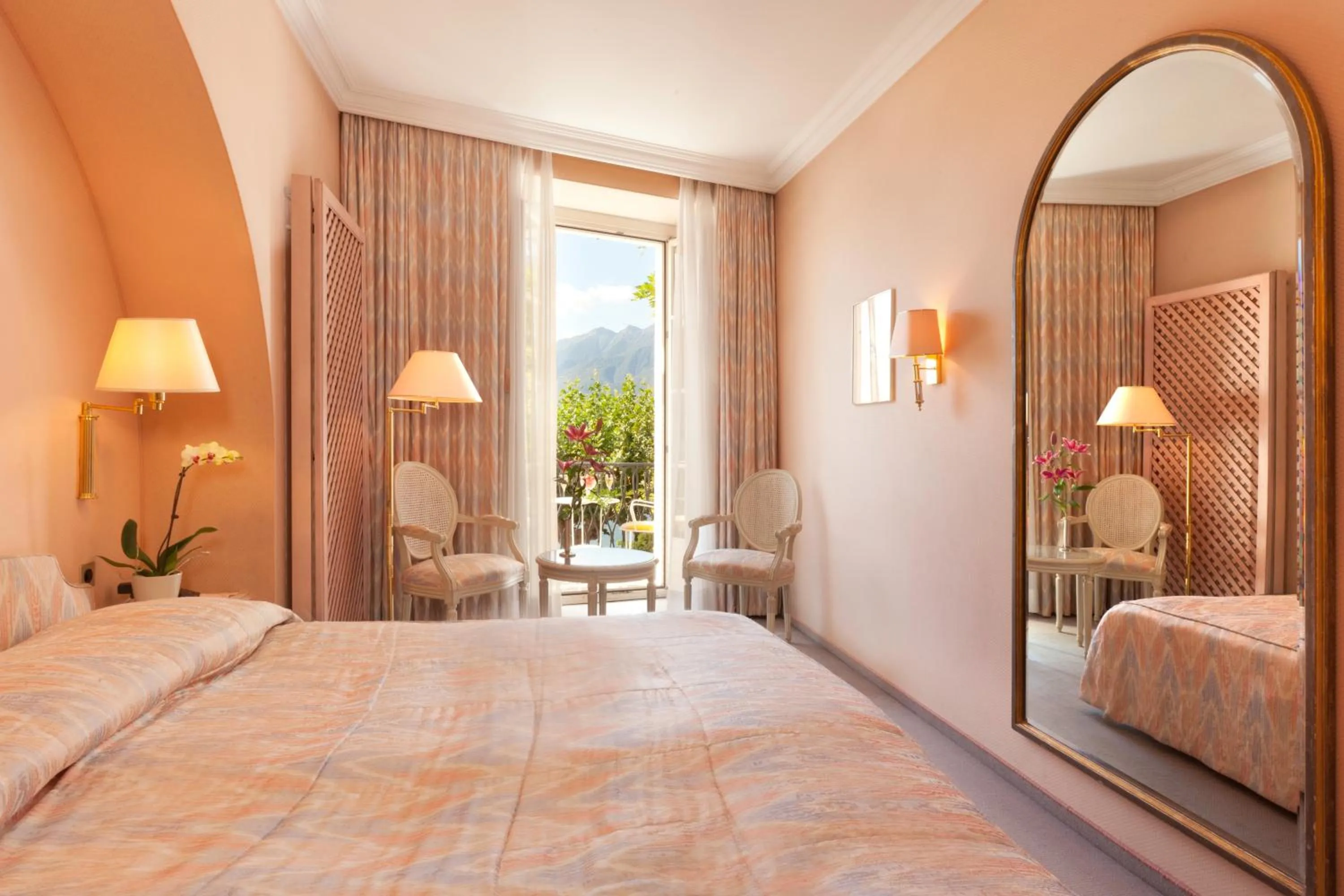 Balcony/Terrace, Bed in Hotel Tamaro