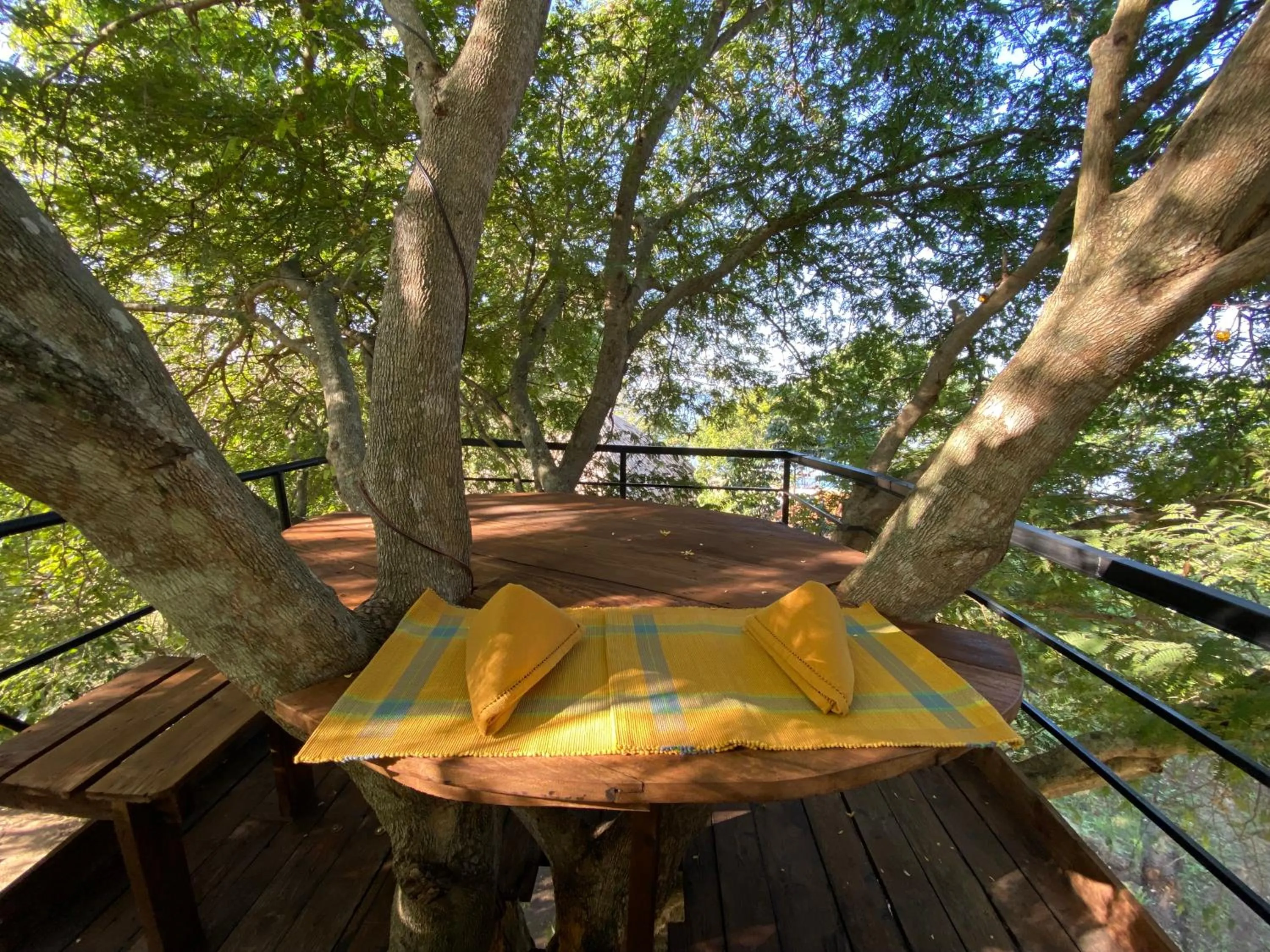 Restaurant/places to eat in Yala Lake View Cabanas