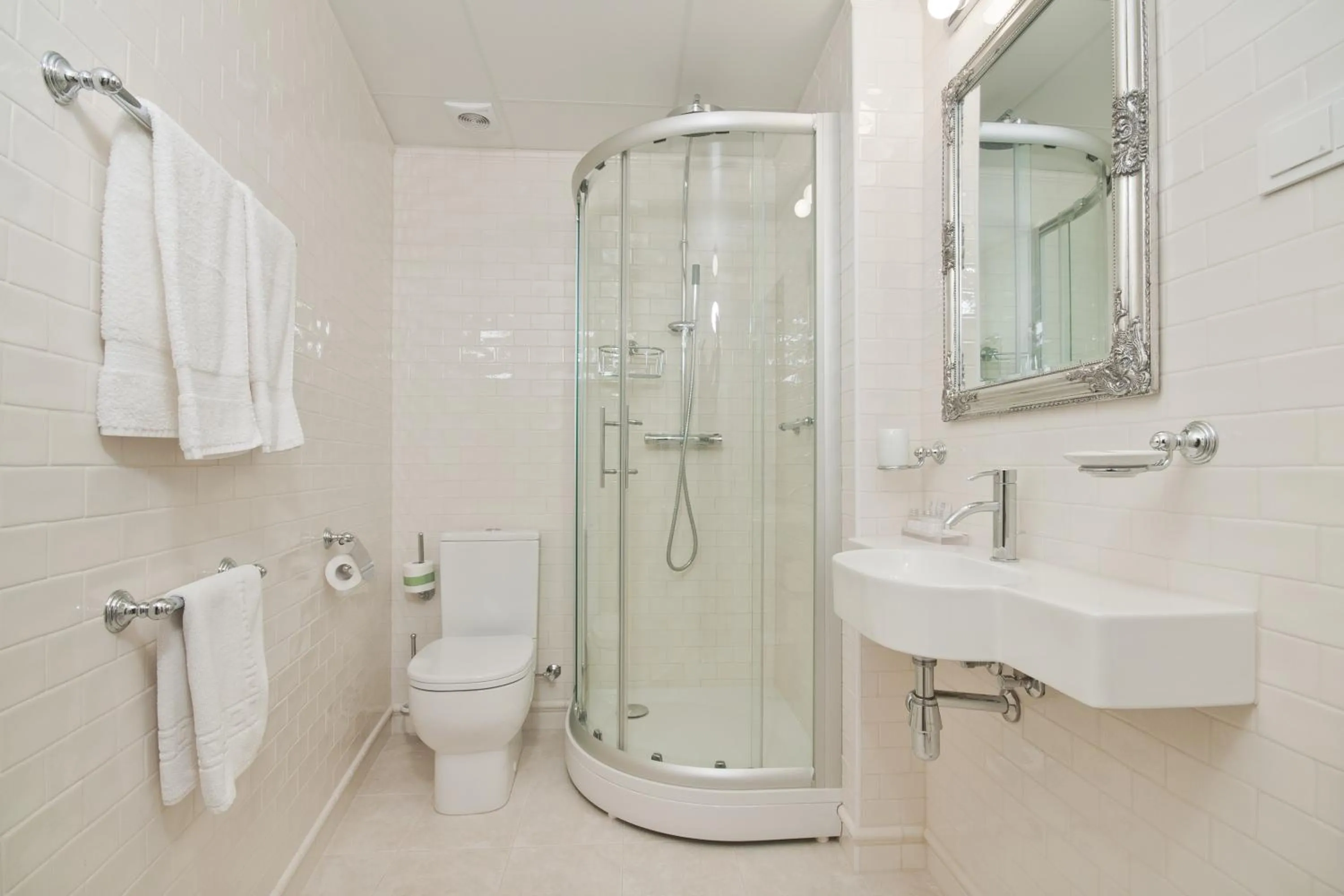 Shower in Hestia Hotel Draugi