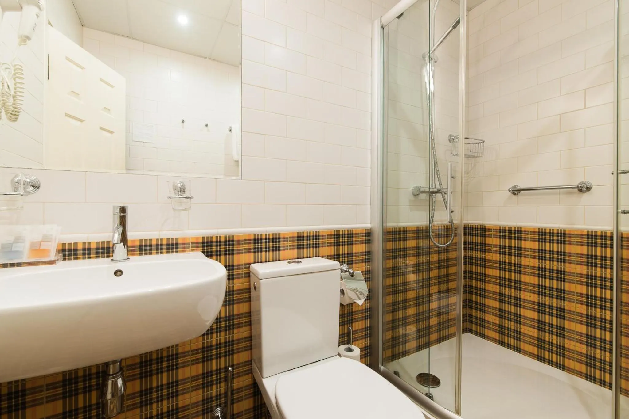 Shower in Hestia Hotel Draugi