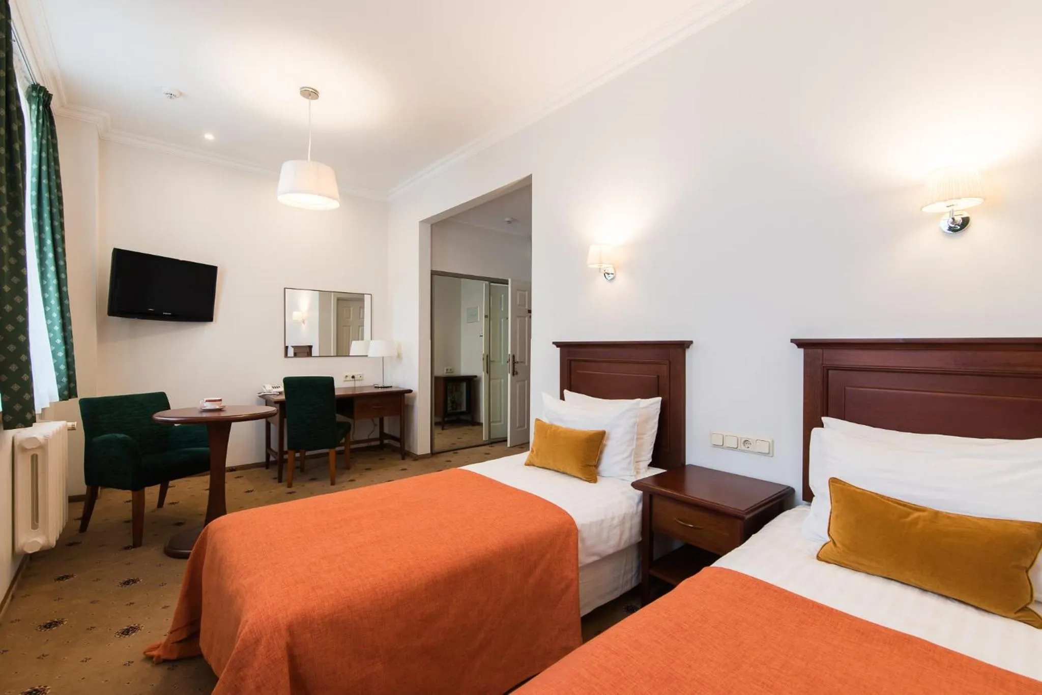 TV and multimedia, Bed in Hestia Hotel Draugi