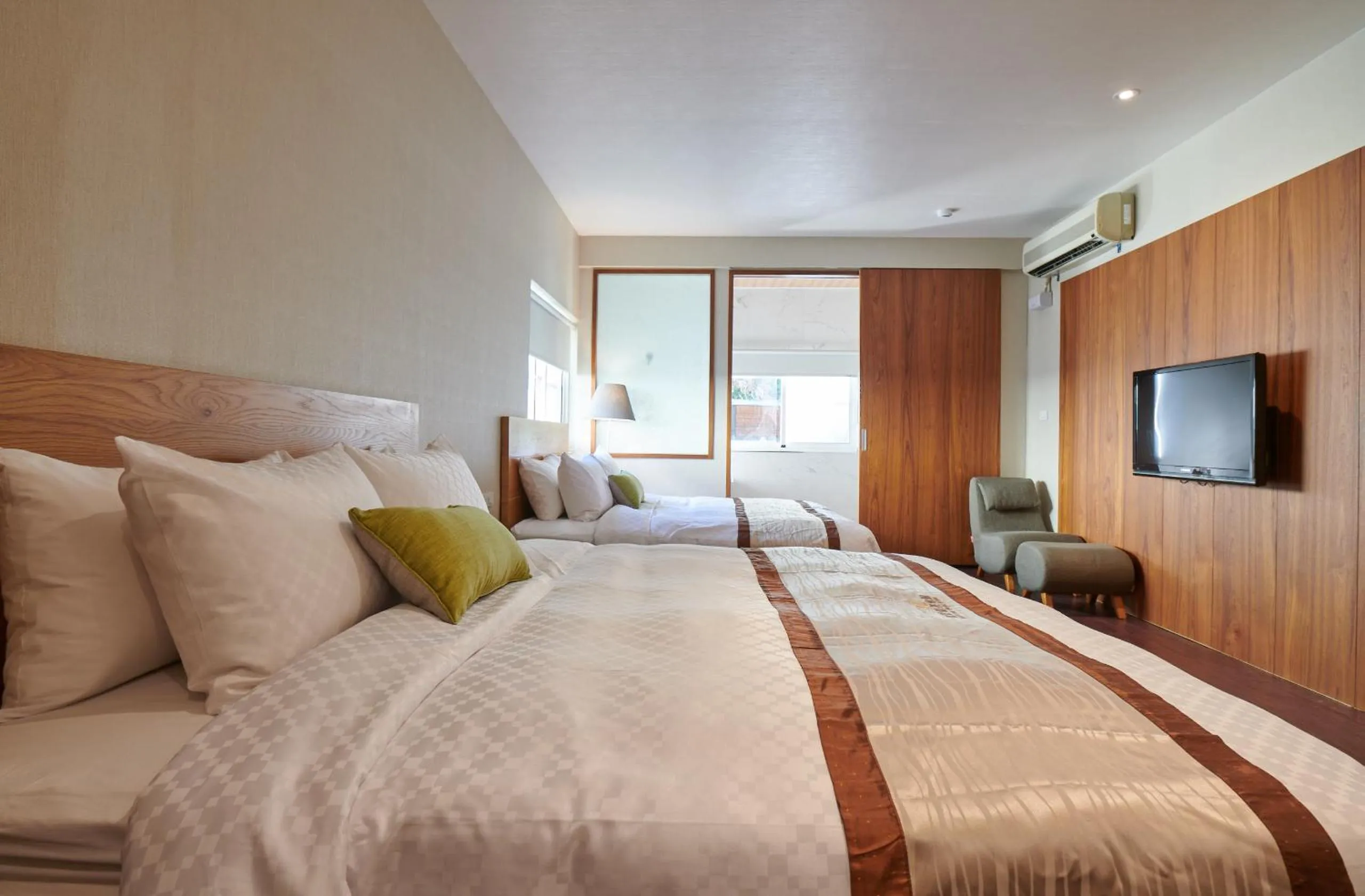 Bed in Reikei Hot Spring Resort