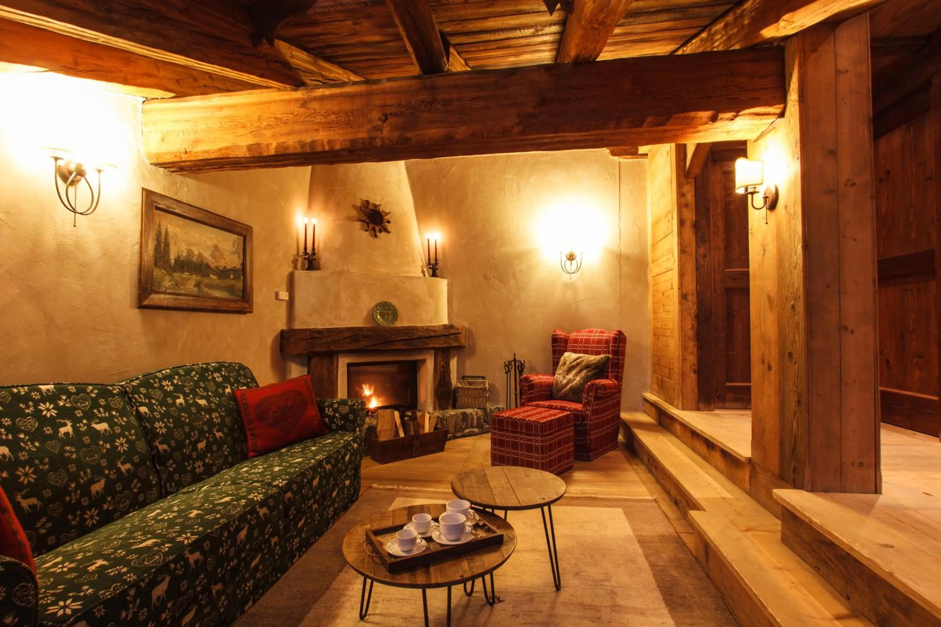 TV and multimedia in Au Coeur Des Neiges Resort SPA & FREE E-BIKE