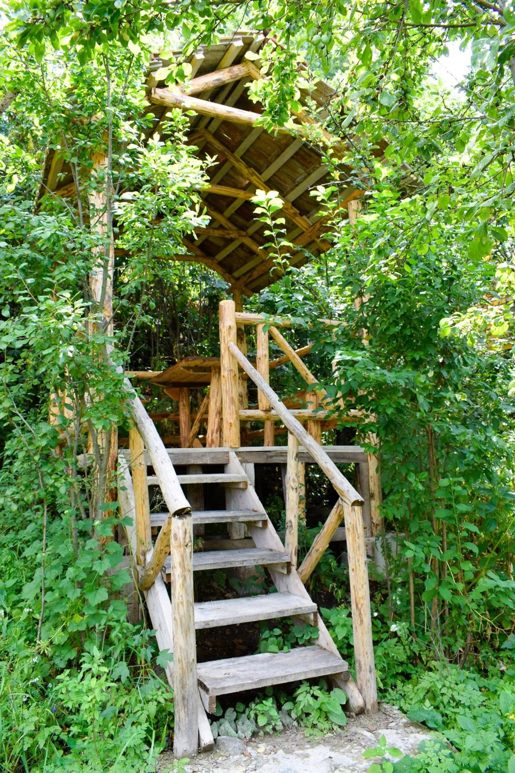 Entertainment in Verin Tun