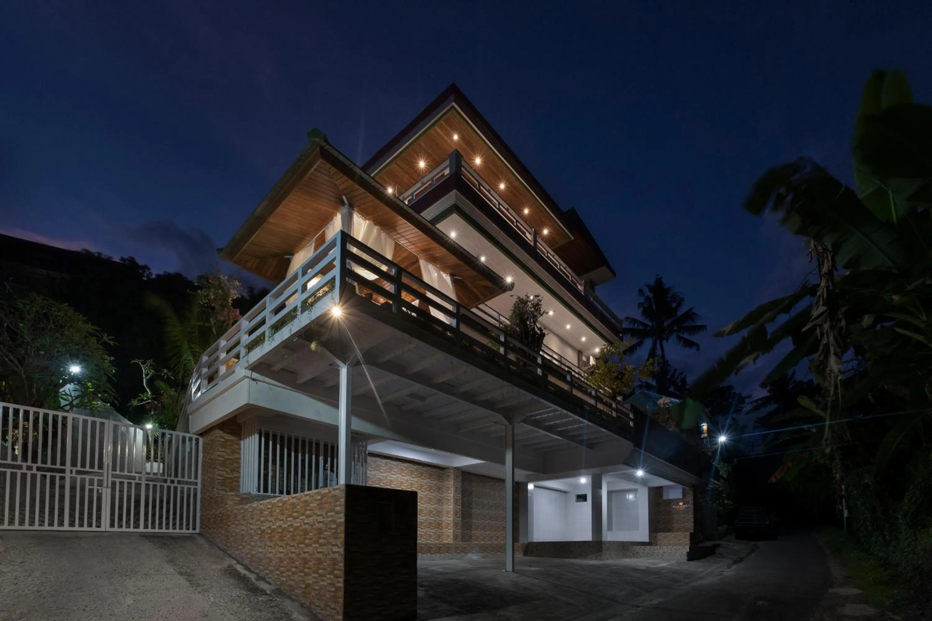 Property building in Villa Suari I