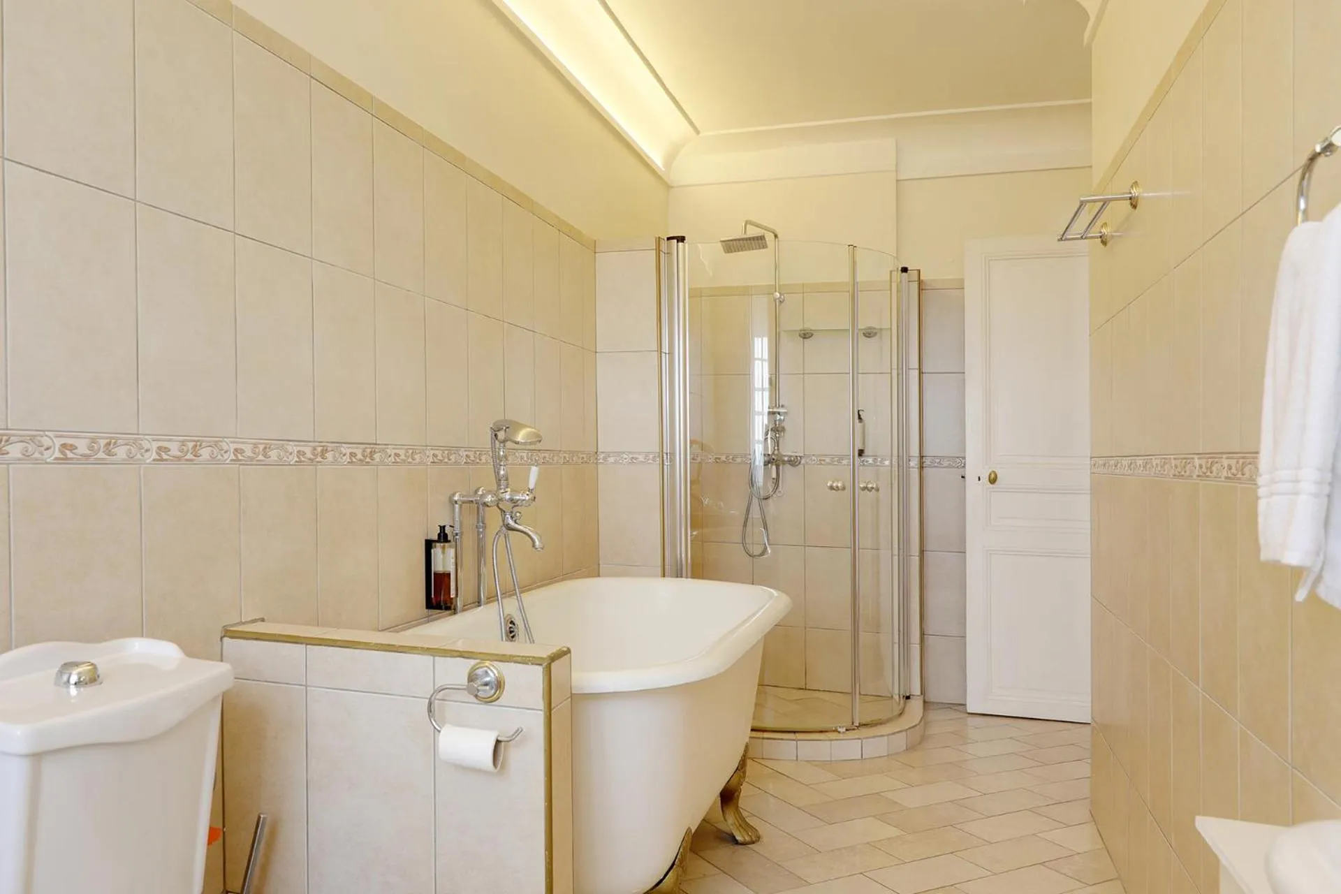 Shower in Hattonchatel Château & Restaurant La Table du Château