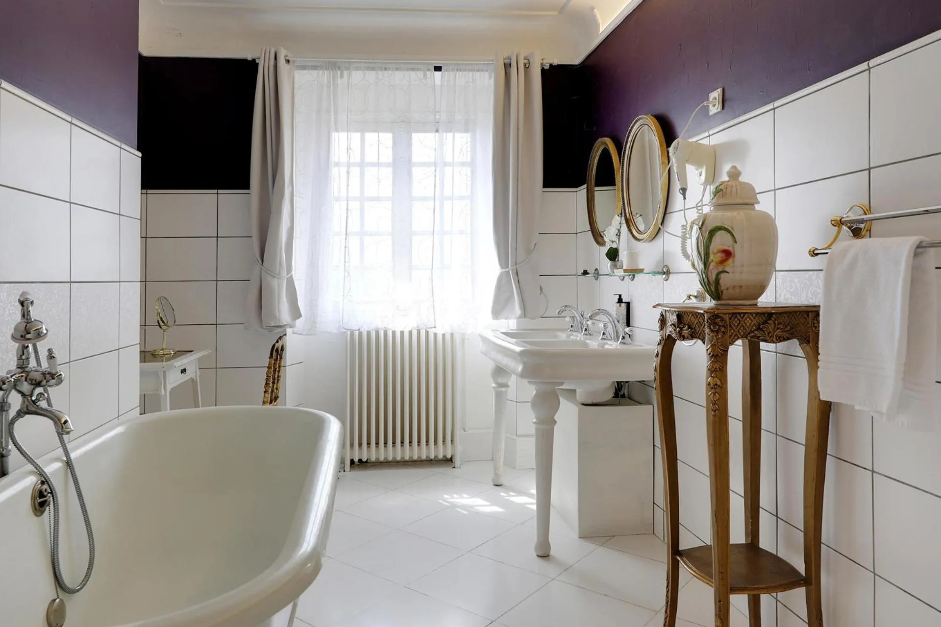 Bathroom in Hattonchatel Château & Restaurant La Table du Château