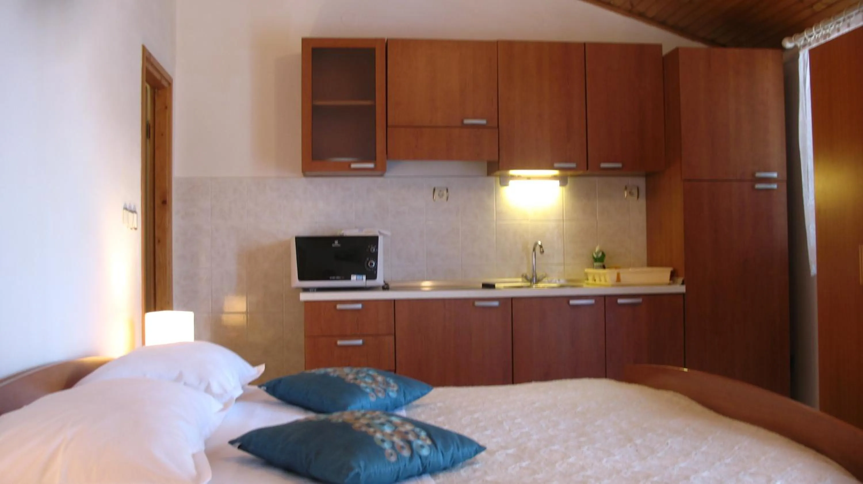 Kitchen or kitchenette, Bed in KrkaHaus
