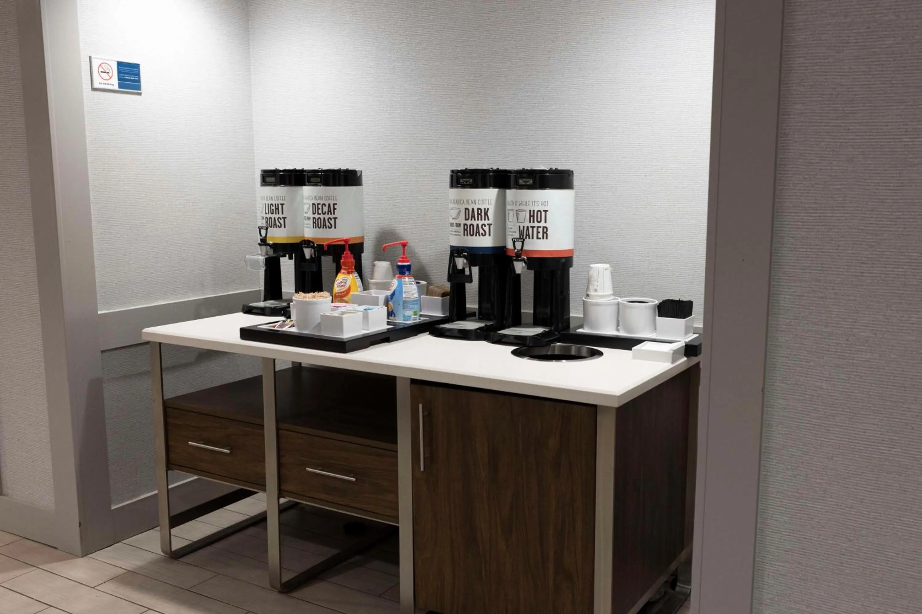 Dining area in Hampton Inn Kent/Akron Area