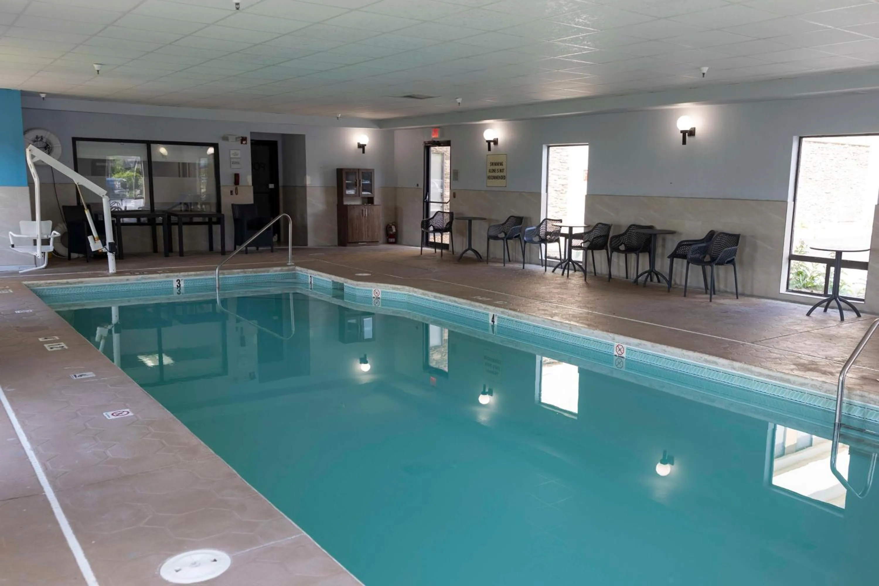 Pool view in Hampton Inn Kent/Akron Area