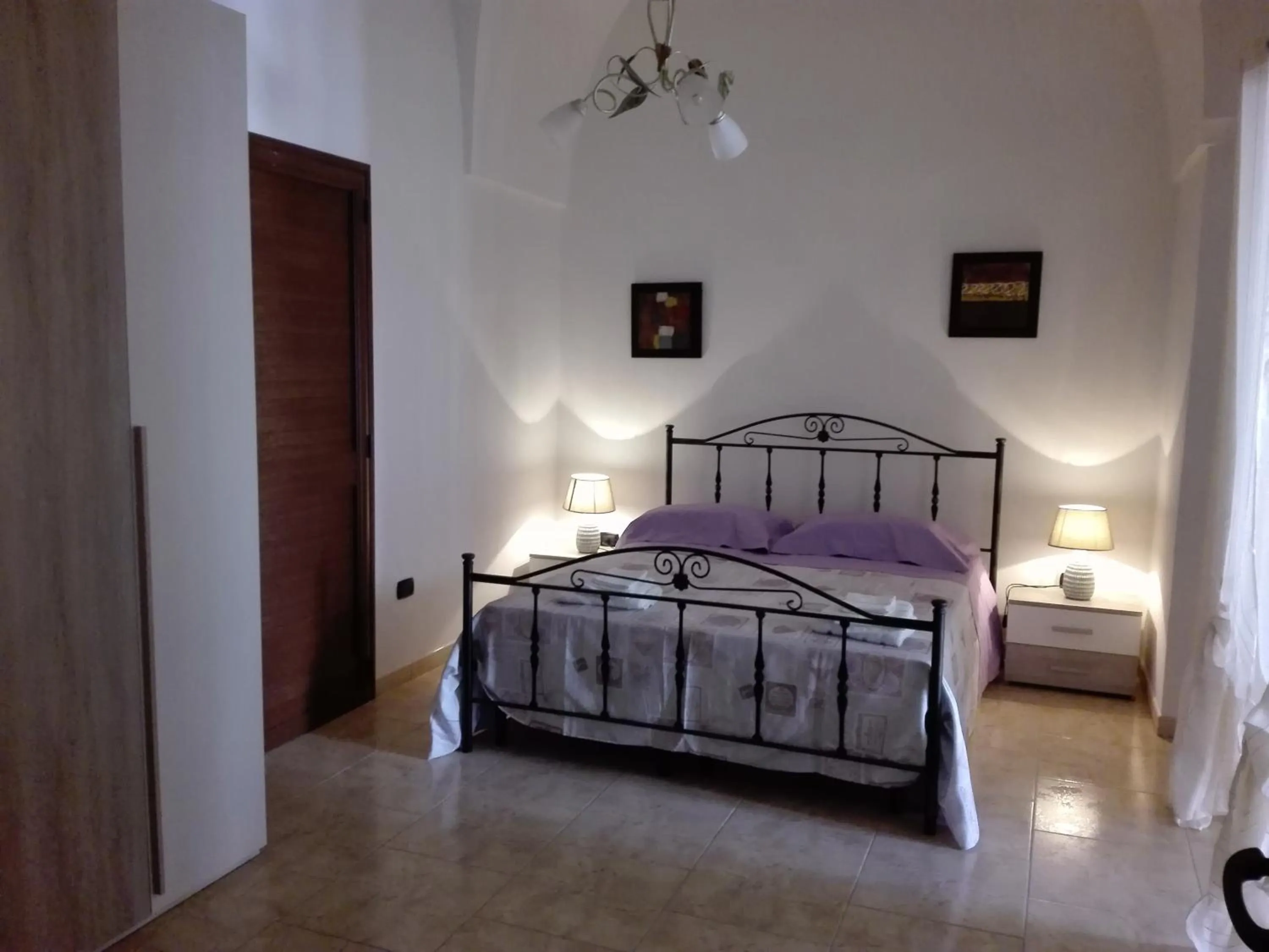 Photo of the whole room, Bed in Il melograno b&b