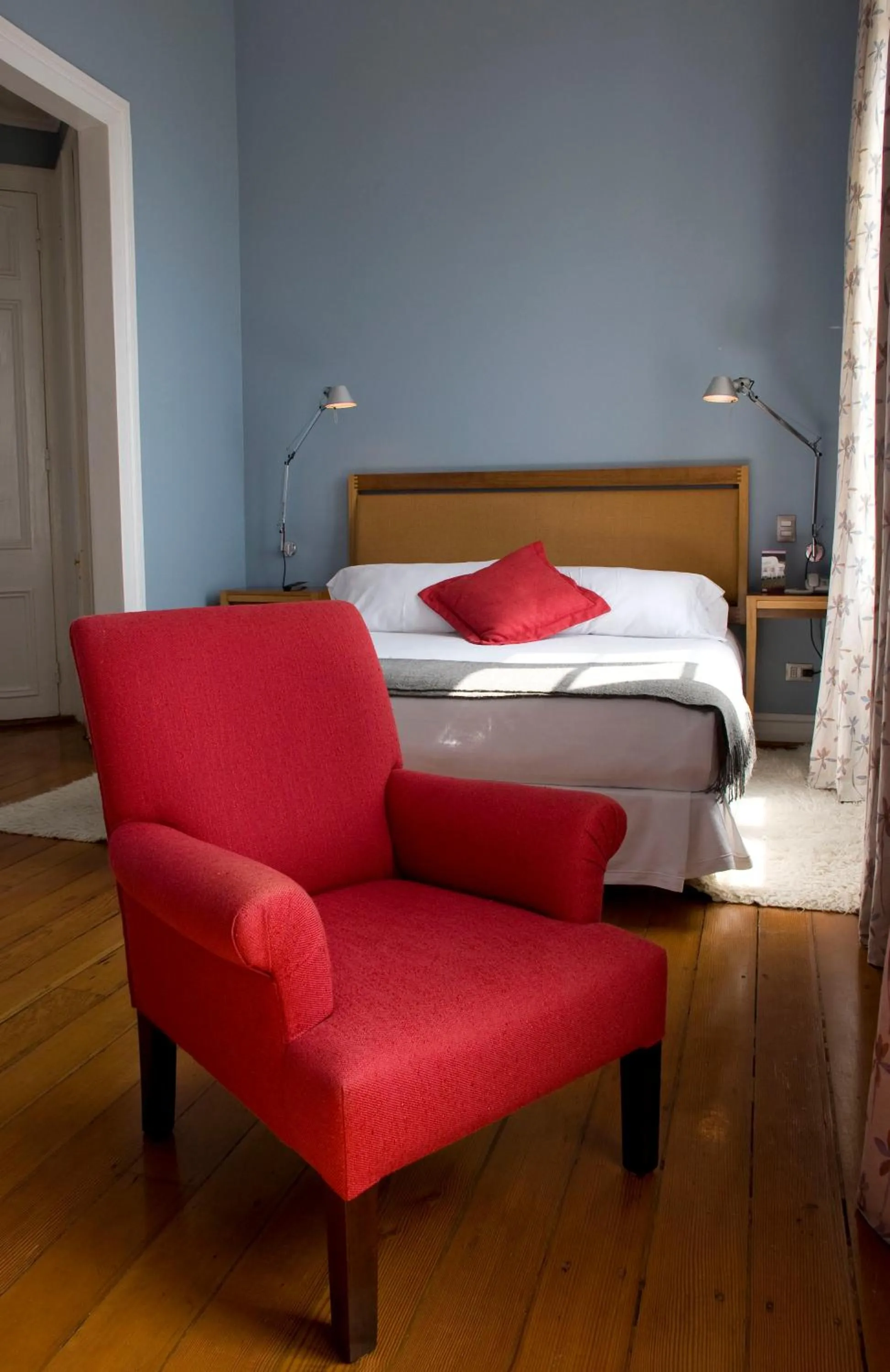 Photo of the whole room, Bed in Zerohotel