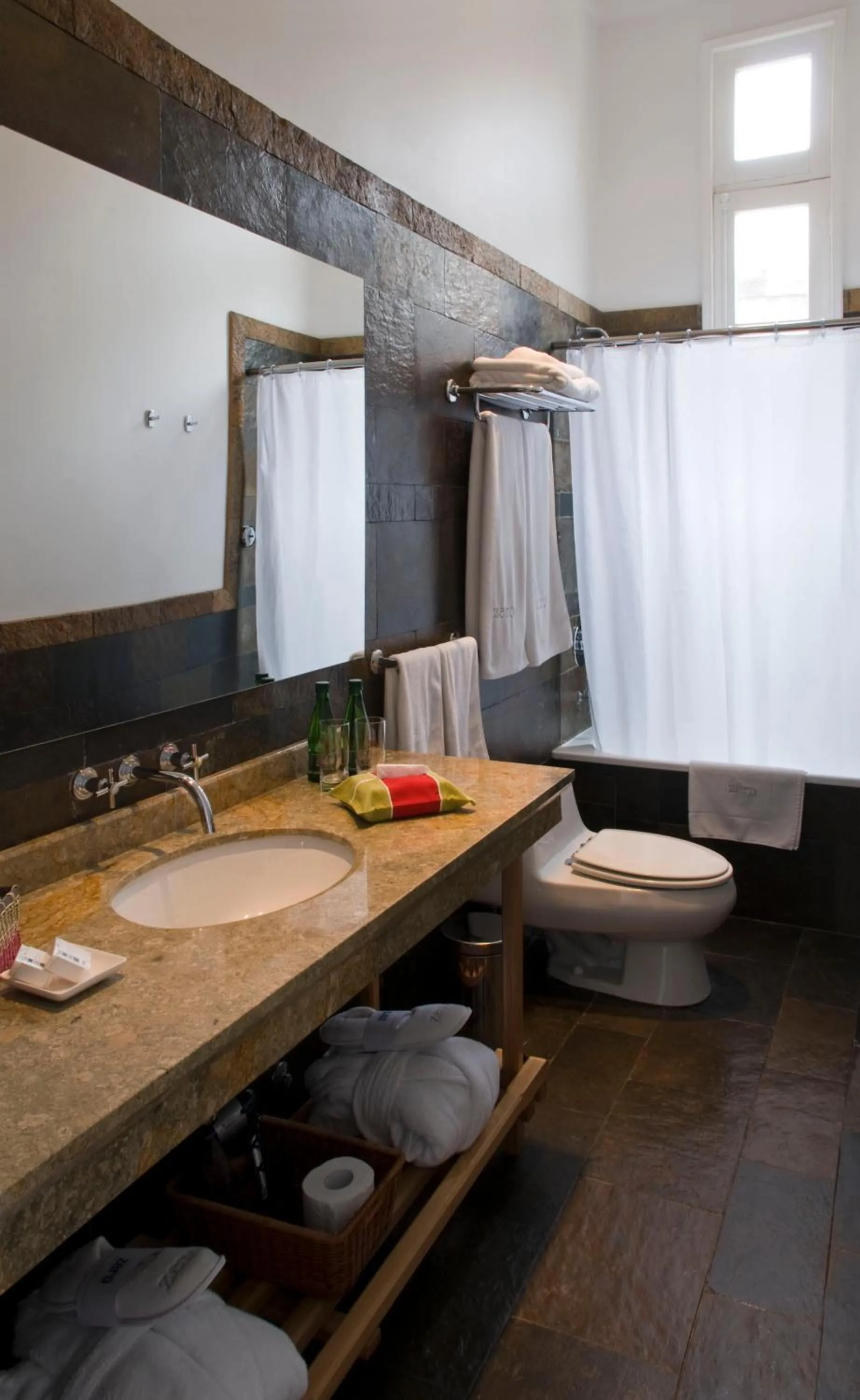 Bathroom in Zerohotel