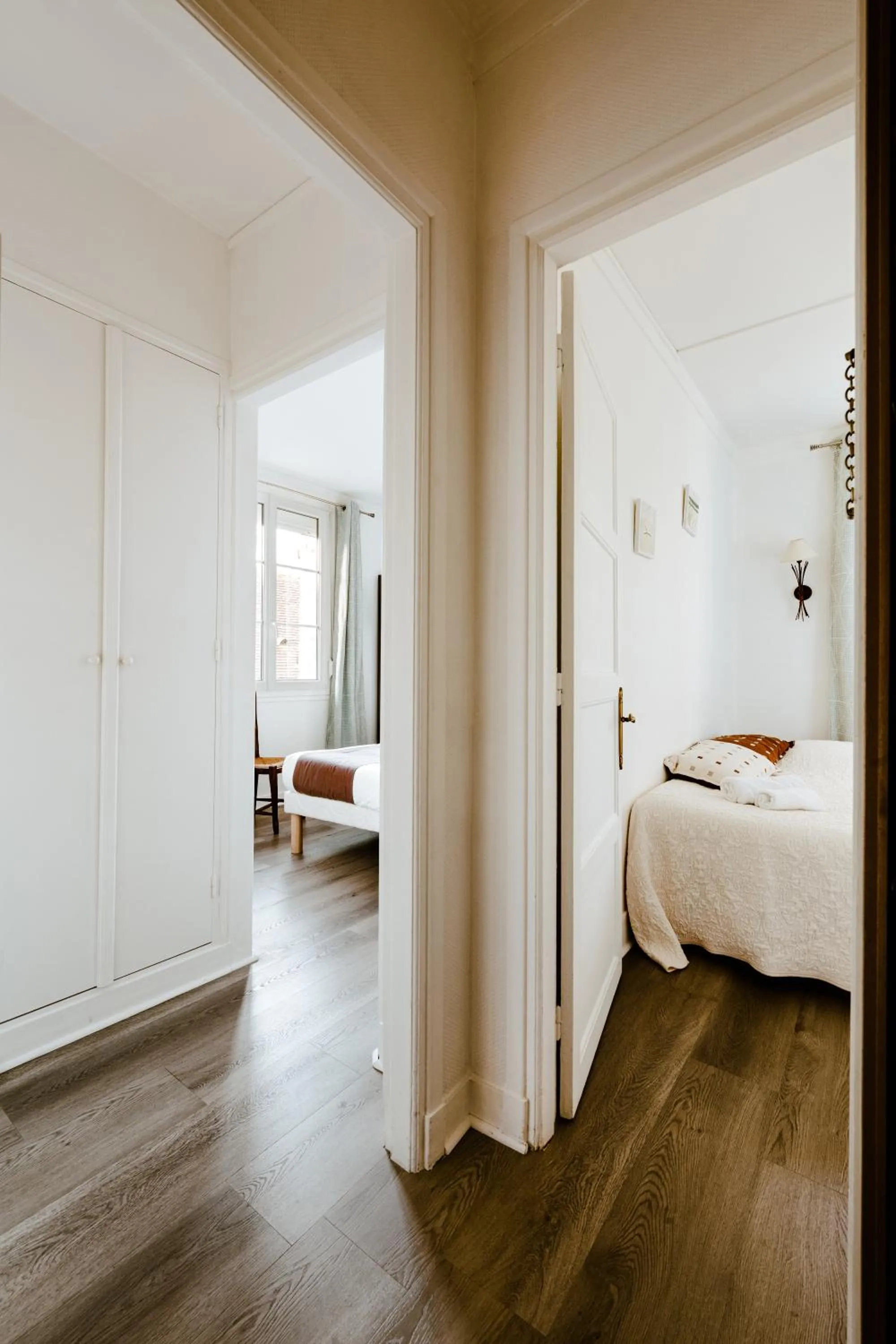 Photo of the whole room, Bed in Logis Hotel Le Relais De La Poste Restaurant Le Fil du Temps
