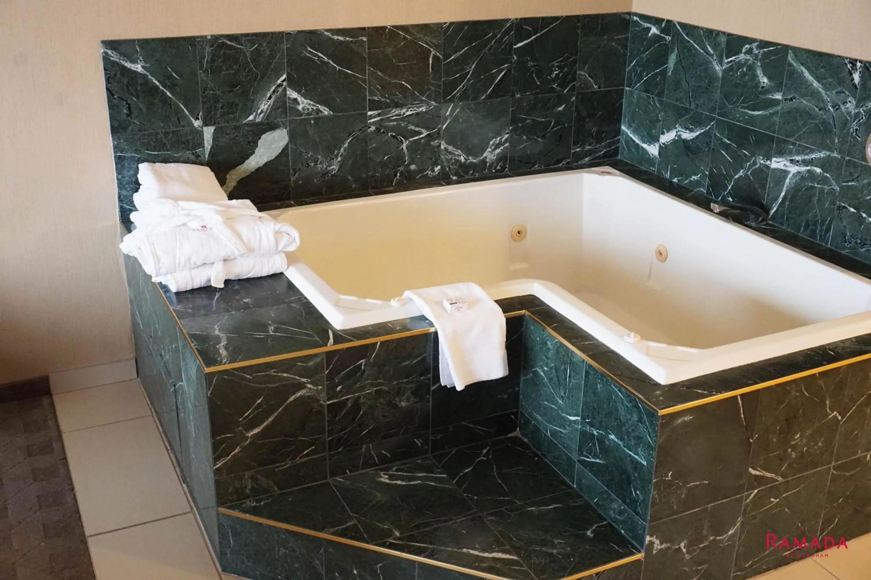 Ramada by Wyndham Kelowna Hotel & Conference Center