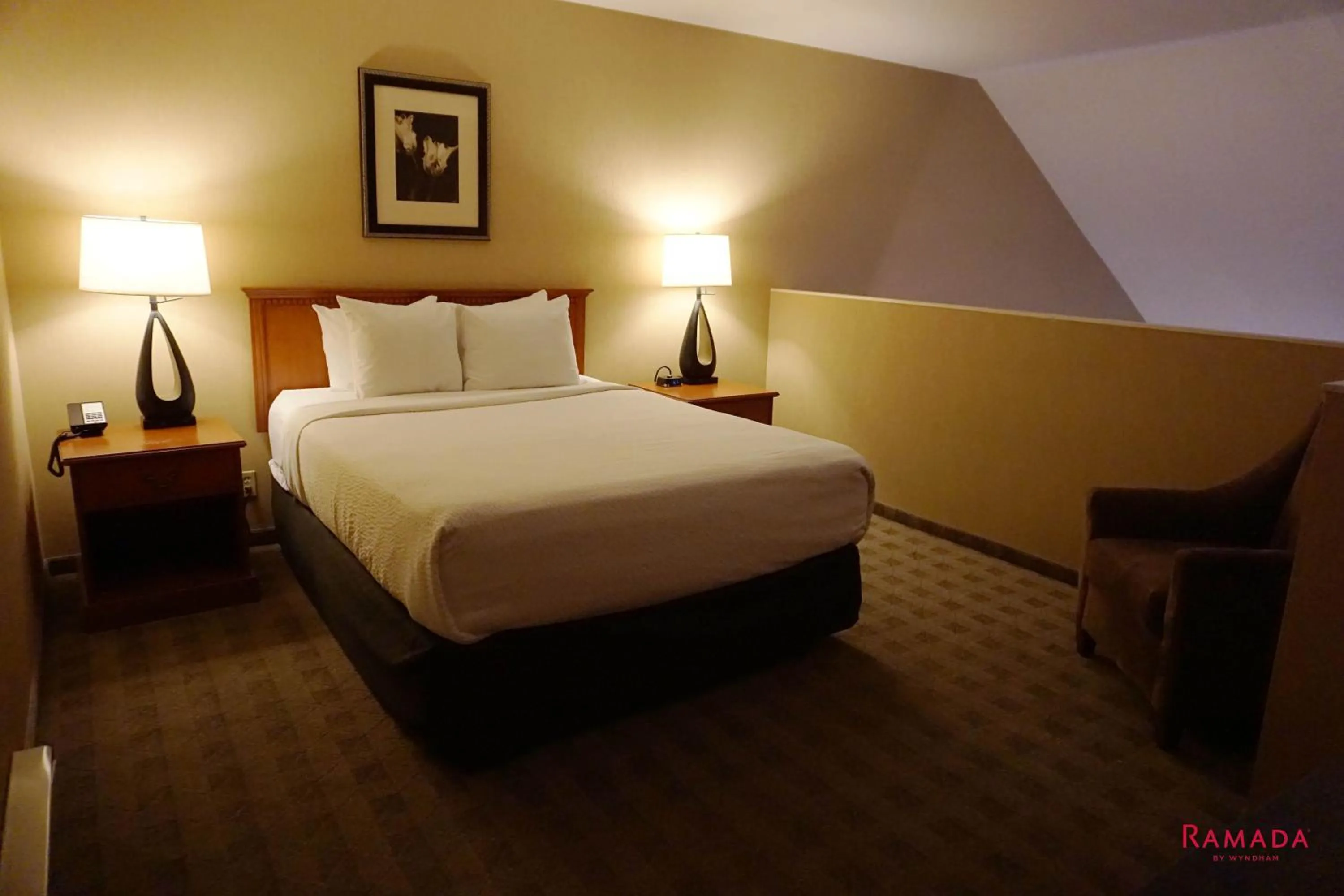 Bed in Ramada by Wyndham Kelowna Hotel & Conference Center