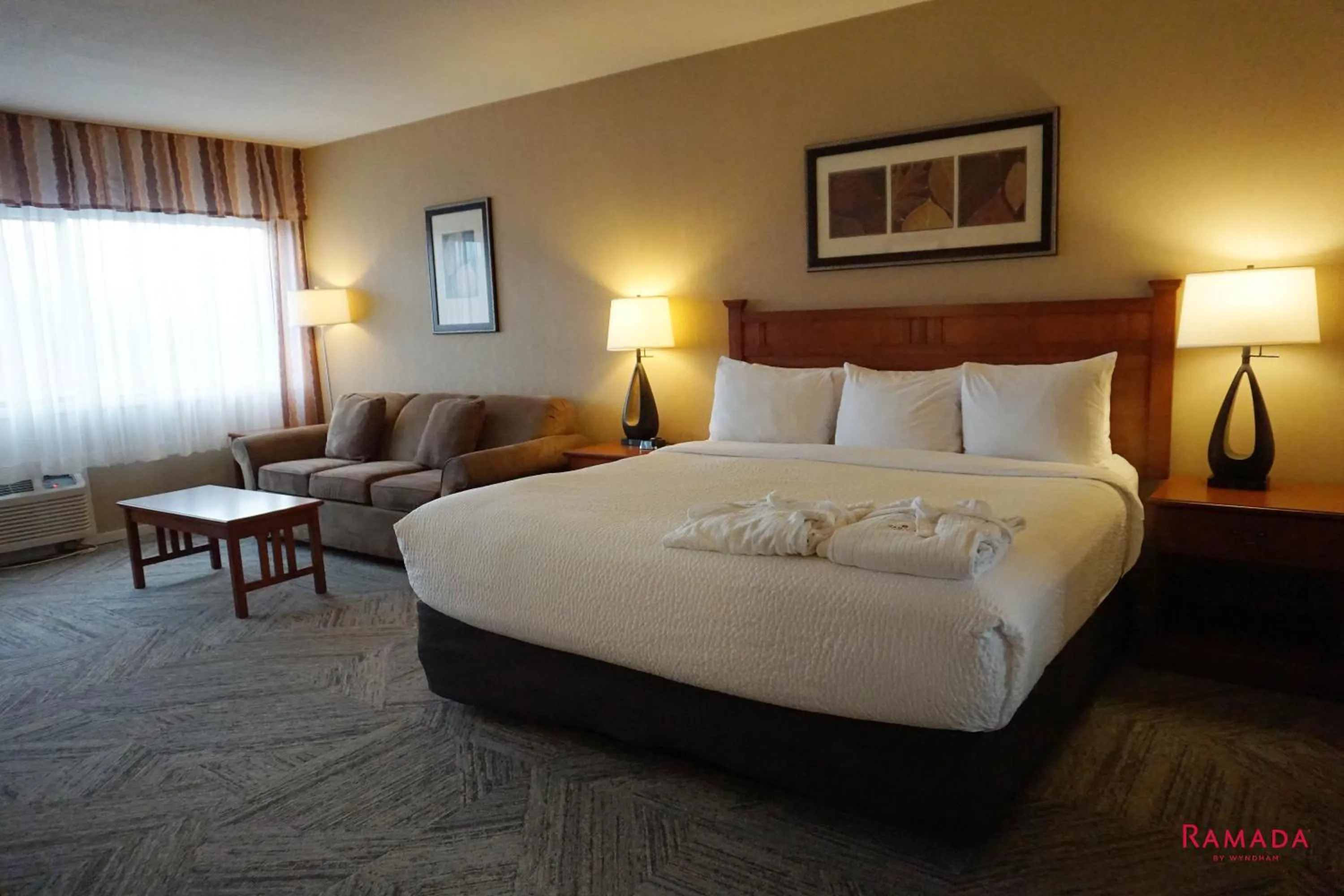 Bed in Ramada by Wyndham Kelowna Hotel & Conference Center