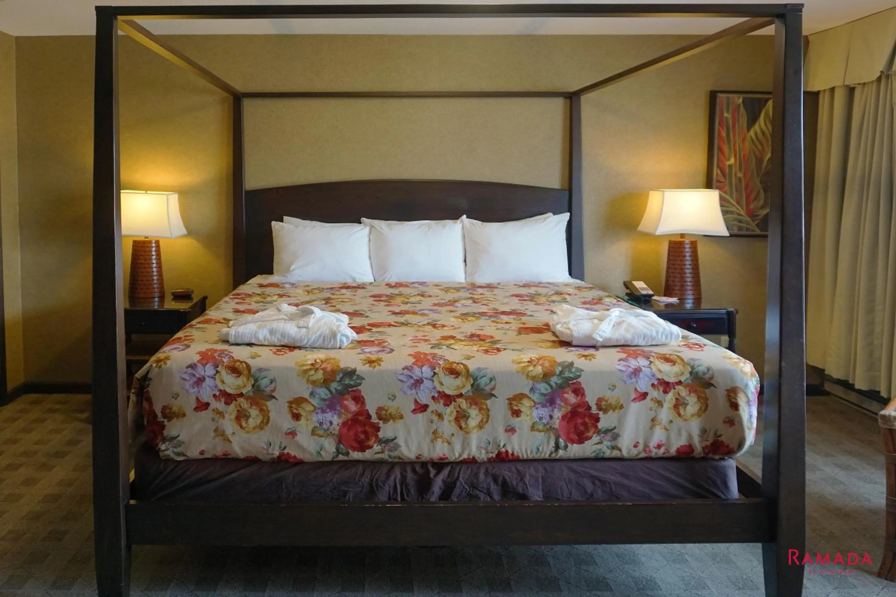 Bed in Ramada by Wyndham Kelowna Hotel & Conference Center