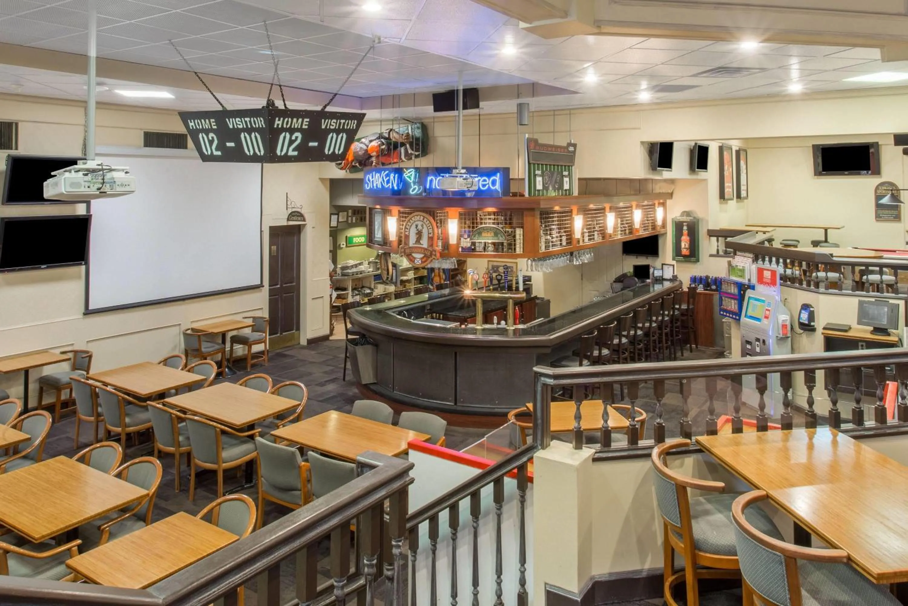 Lounge or bar in Ramada by Wyndham Kelowna Hotel & Conference Center