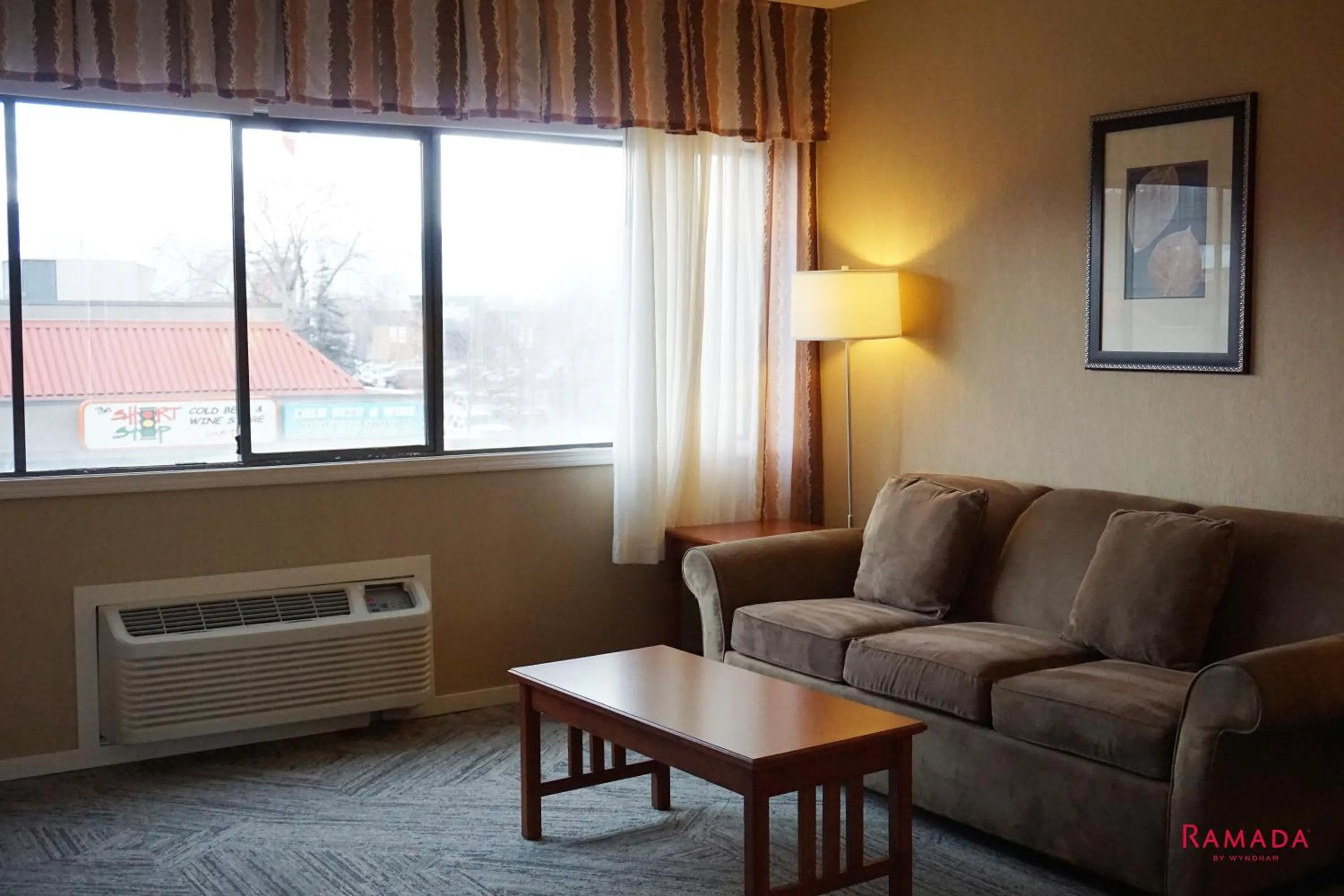 Ramada by Wyndham Kelowna Hotel & Conference Center